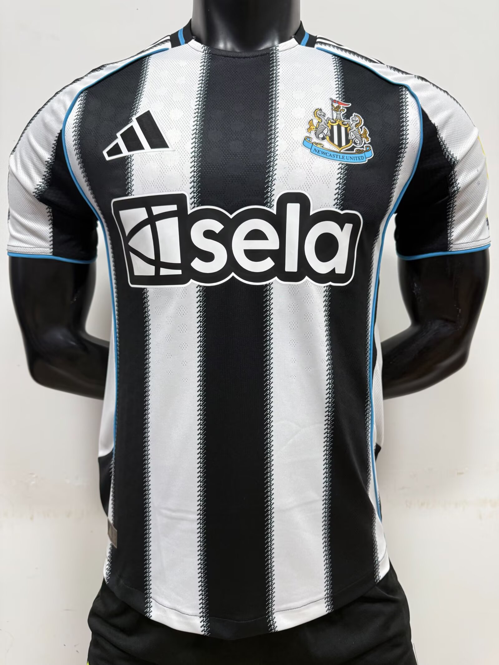 8831c6c12f3b12bb72c62232ea09fa90.jpeg 2025/2026 Player Version Newcastle United Home Football Shirt 1:1 Thai Quality - Image 1
