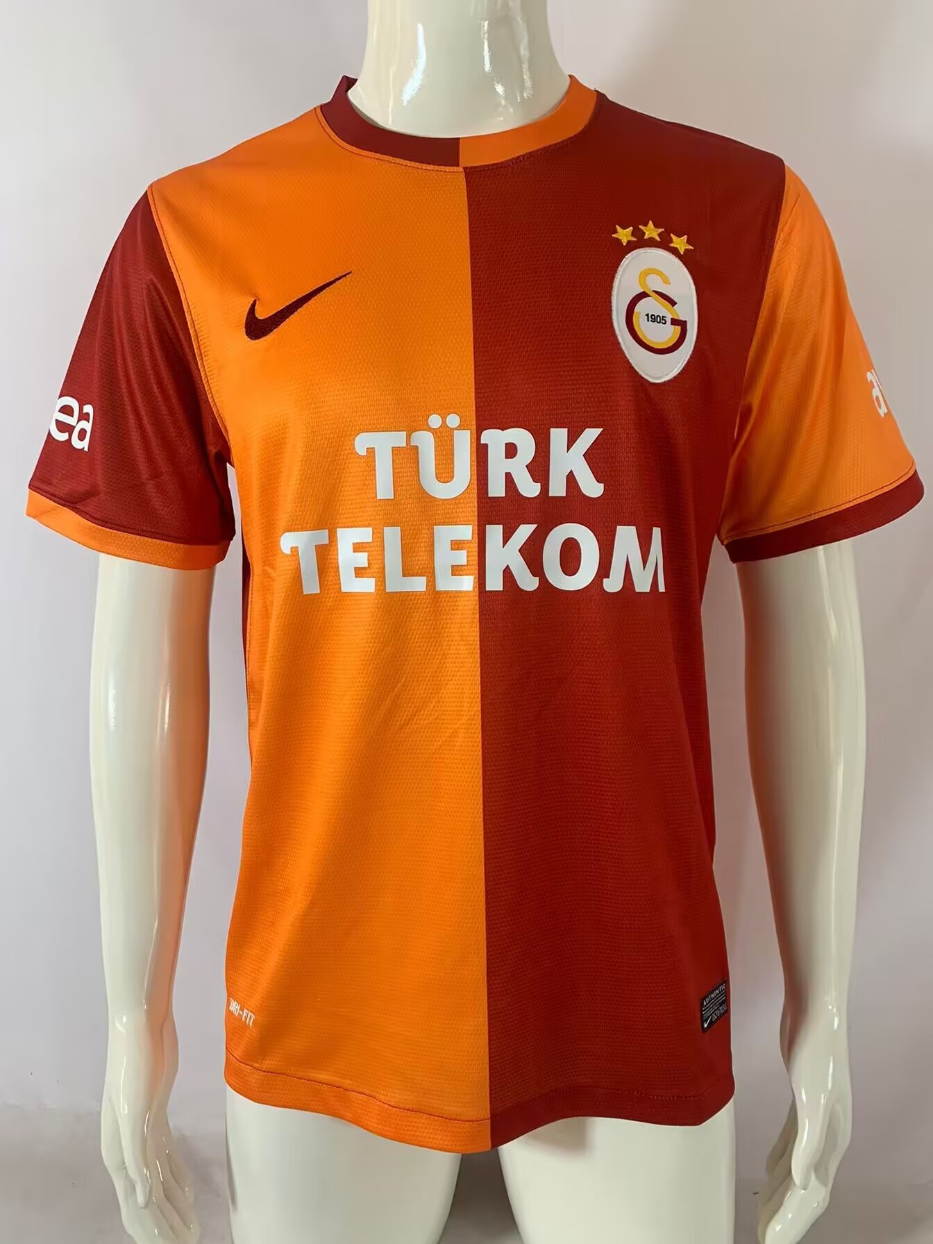 885bf0f662e11e33a2510555638fb379.jpg 2013/2014 Retro Galatasaray Home Football Shirt 1:1 Thai Quality - Image 1