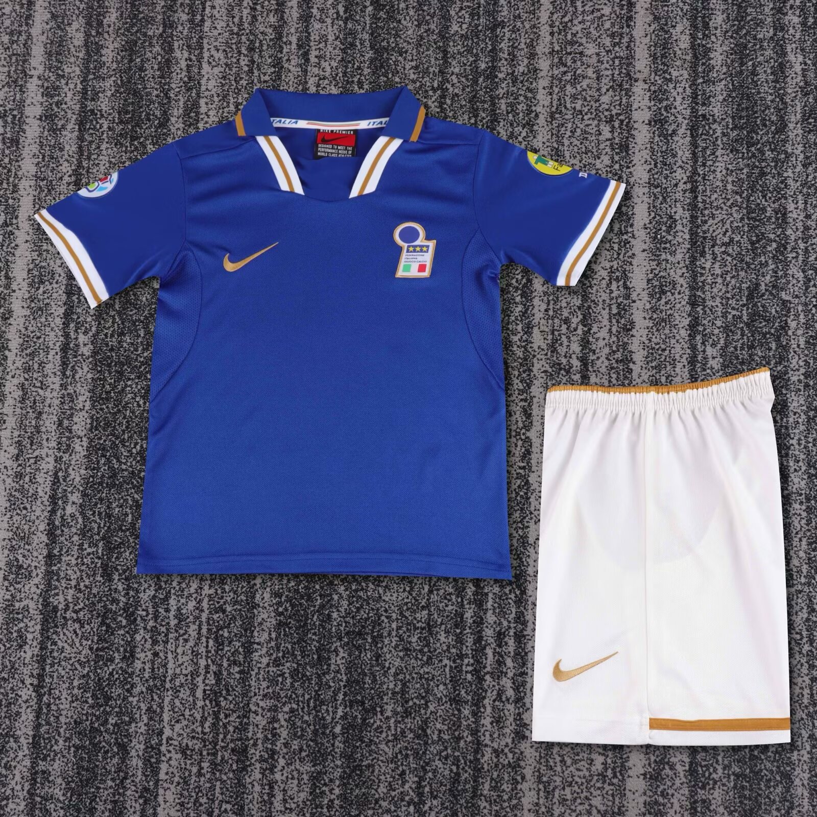 88d512873af65d96976f8ed2f9d18377.jpg 1996 Retro Italy Home Football Shirt Kids Size 1:1 Thai Quality - Image 1