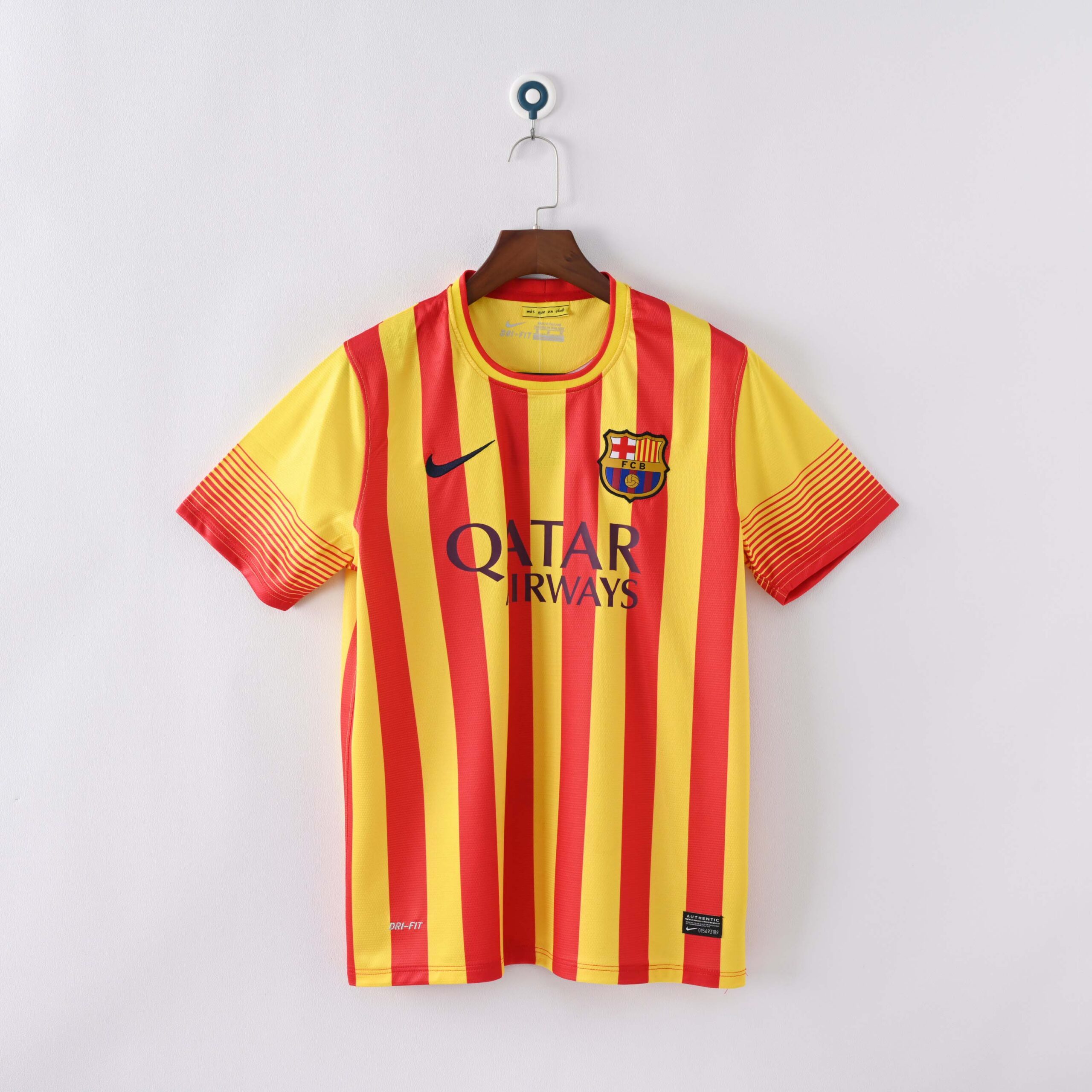 8a8866047bf94fc84d5ca3daf4c37080.jpg 2013/2014 Retro Barcelona Away Football Shirt 1:1 Thai Quality - Image 1