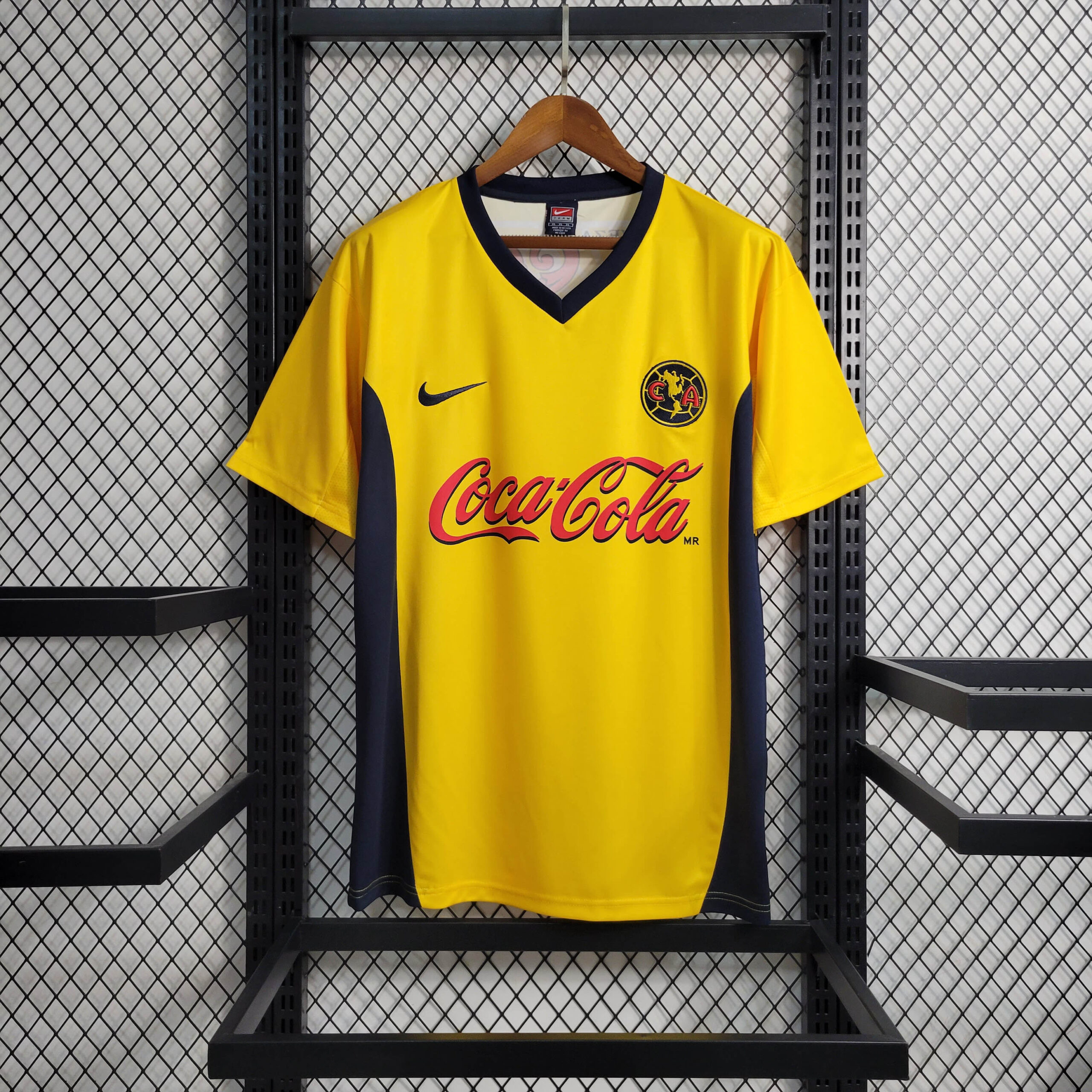 8bcb35d16156eb6303f6083e7ecd06aa.jpeg 2001/2002 Retro Club America Home Football Shirt 1:1 Thai Quality - Image 1