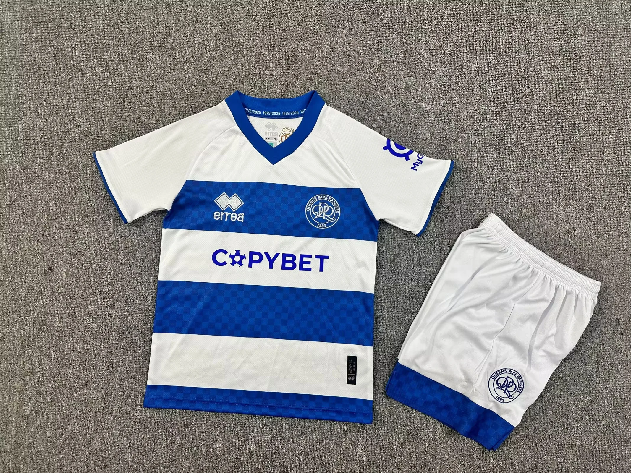 8ddfa20883247f7c910ab4364e7d547f.webp 2025/2026 Queens Park Rangers Home Football Shirt Kids Size 1:1 Thai Quality - Image 1