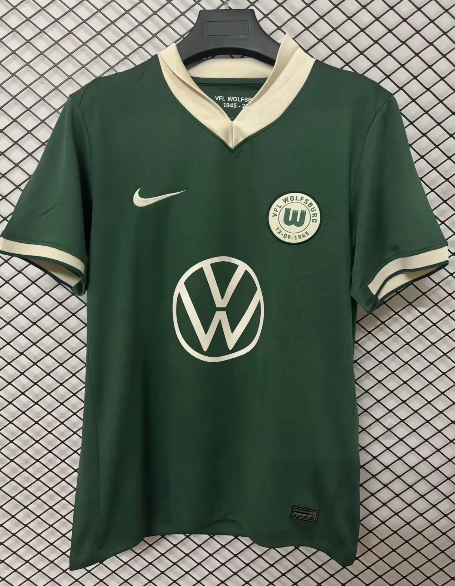 8f77373f0f4dc9715ad1b73a7dc9d078.webp 2025/2026 VfL Wolfsburg 80th anniversary Football Shirt 1:1 Thai Quality - Image 1