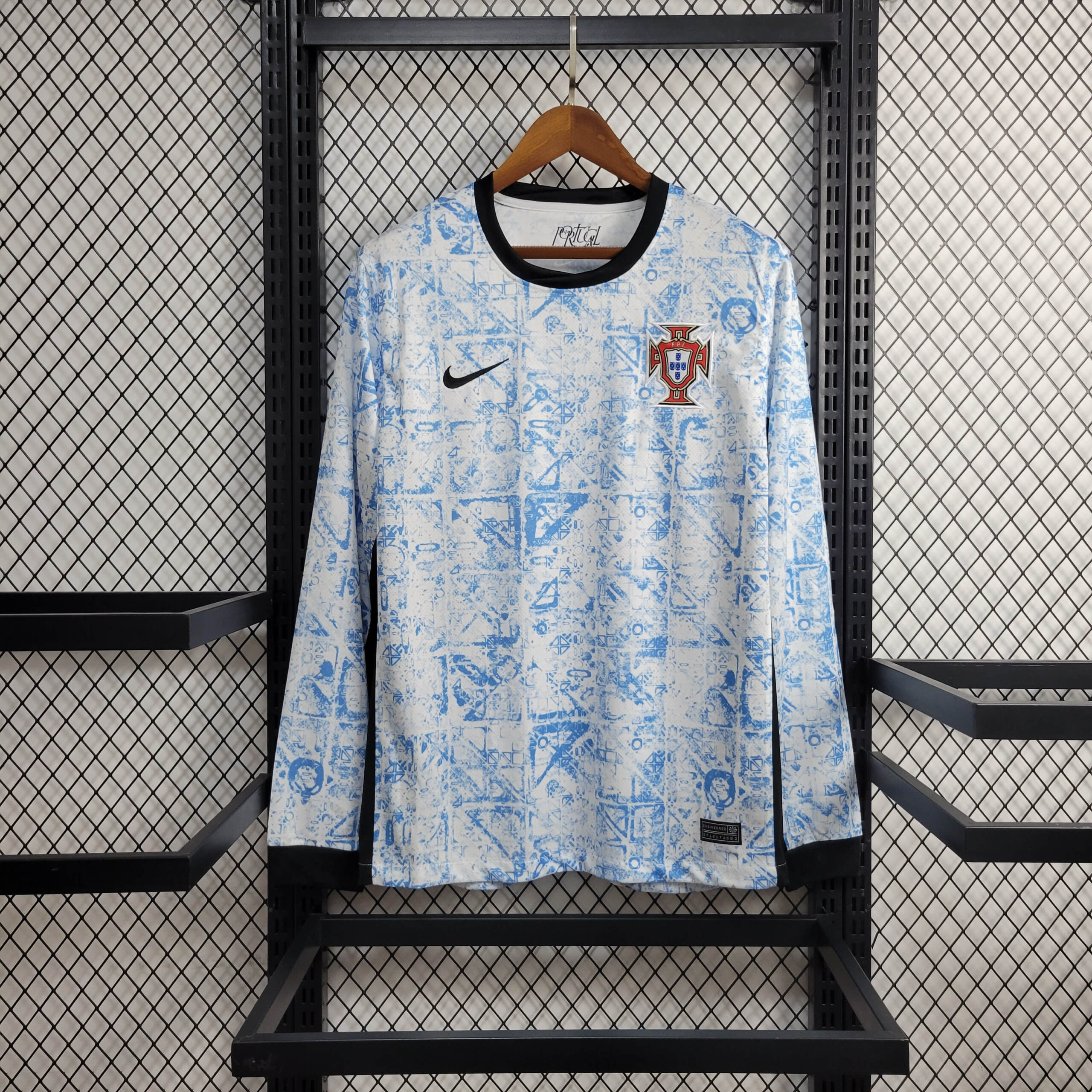 9a9a33c8c08e9b90a4facd5ae2de8559.jpeg 2024 Long Sleeve Portugal Away Football Shirt 1:1 Thai Quality - Image 1