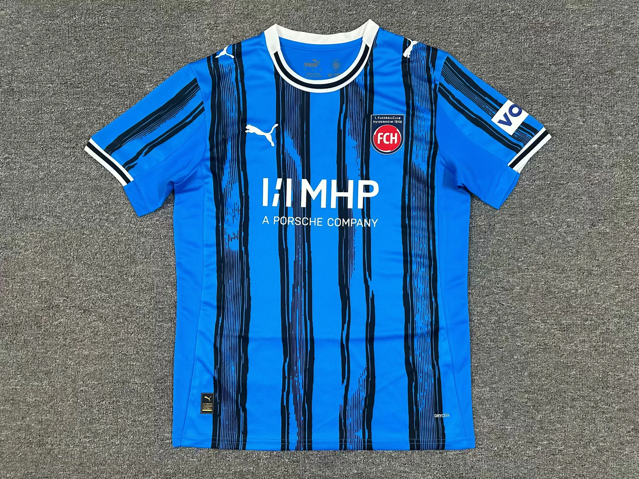 9f5e9f388324fa70e7a135debd3a9da1.webp 2025/2026 FC Heidenheim Away Football Shirt 1:1 Thai Quality - Image 1