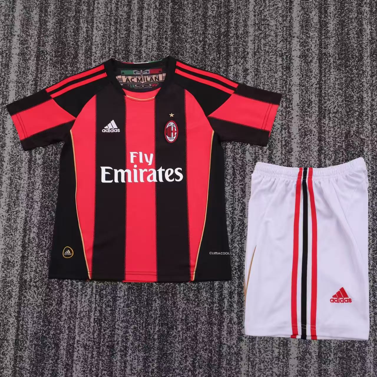 9f727fca69073a0a0c34d083bd35ed23.jpg 2011/12 AC Milan Home Football Shirt Kids Size 1:1 Thai Quality - Image 1