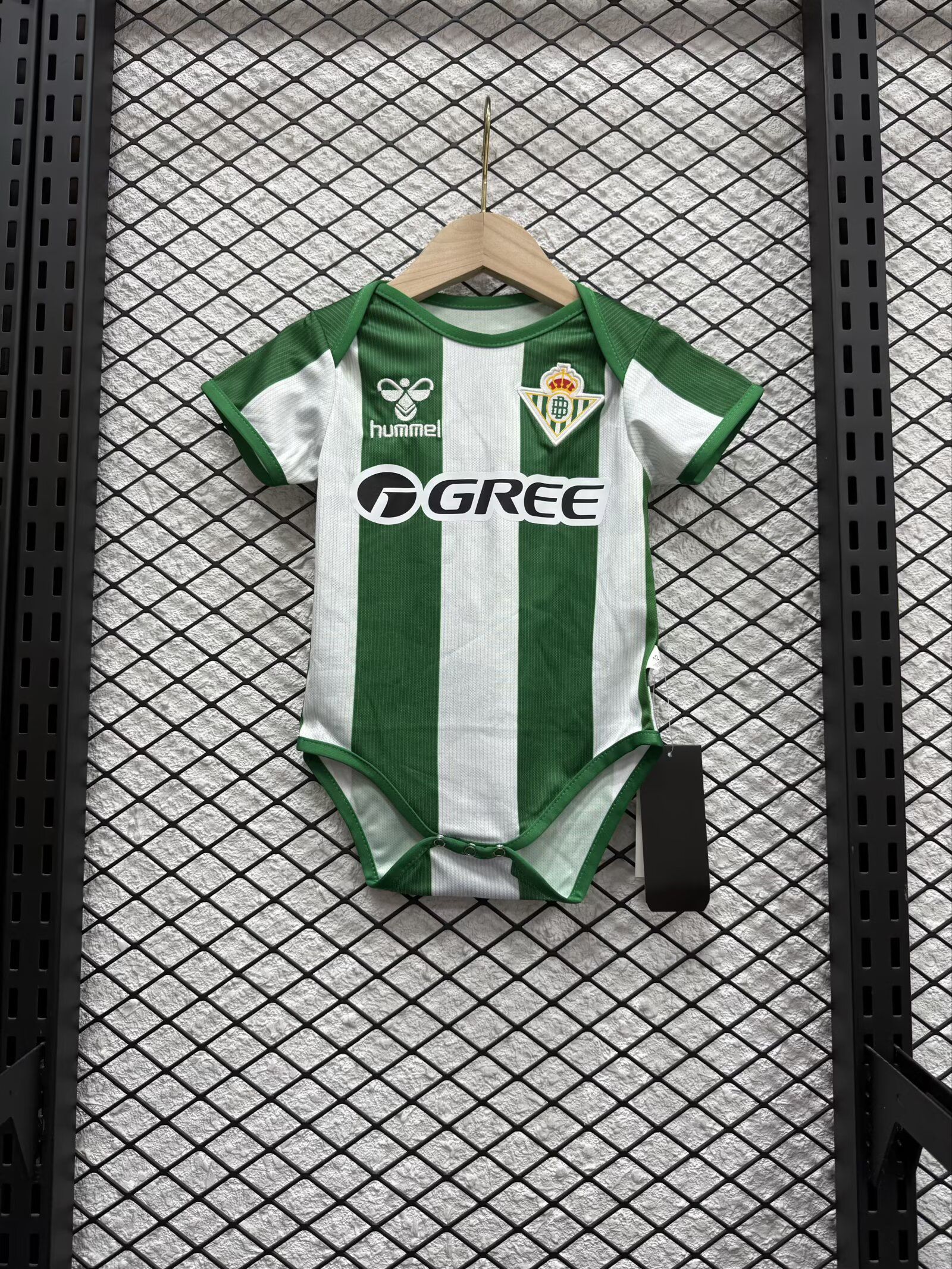 a3976a60d9f46f04bb47e3a0e324f0ac.jpg 2025/2026 Real Betis Home Football Shirt Baby Size 1:1 Thai Quality - Image 1