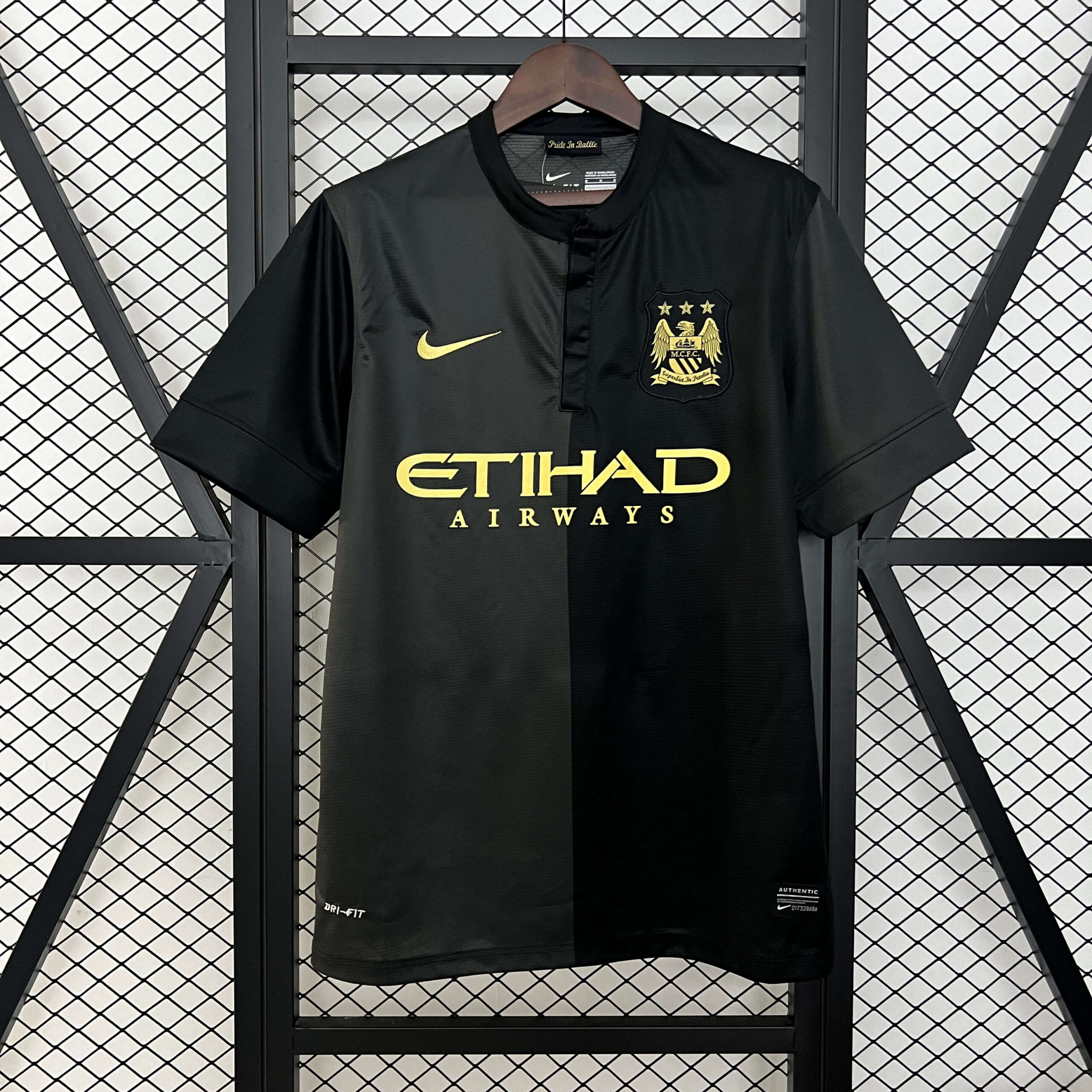 a9868e5a08760b3bc158a5e5391b4297.jpg 2013/2014 Retro Manchester City Away Football Shirt 1:1 Thai Quality - Image 1