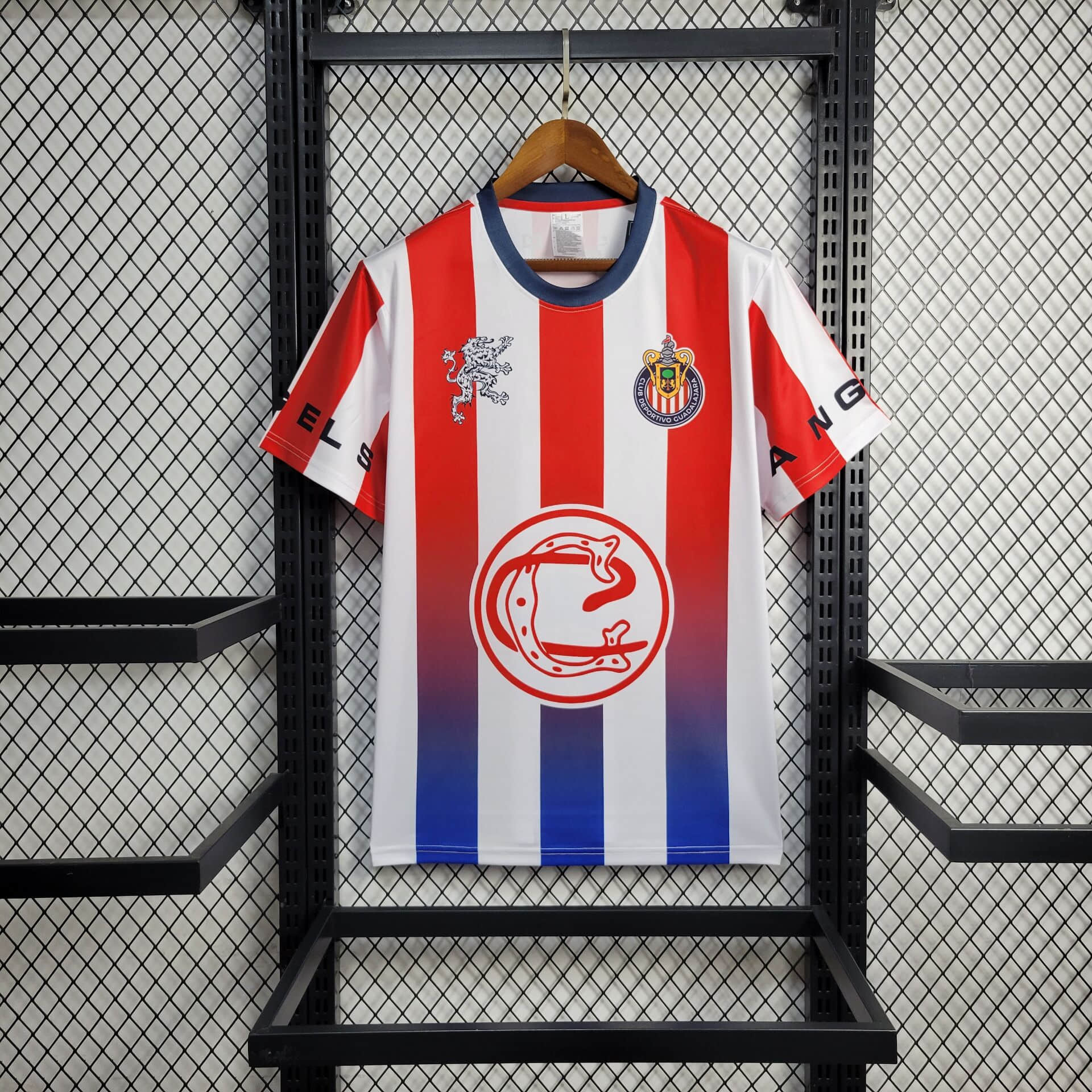 aa8c6bbe13adddfe29d9d1b907c7e91e.jpg Retro Chivas de Guadalajara Football Shirt 1:1 Thai Quality - Image 1