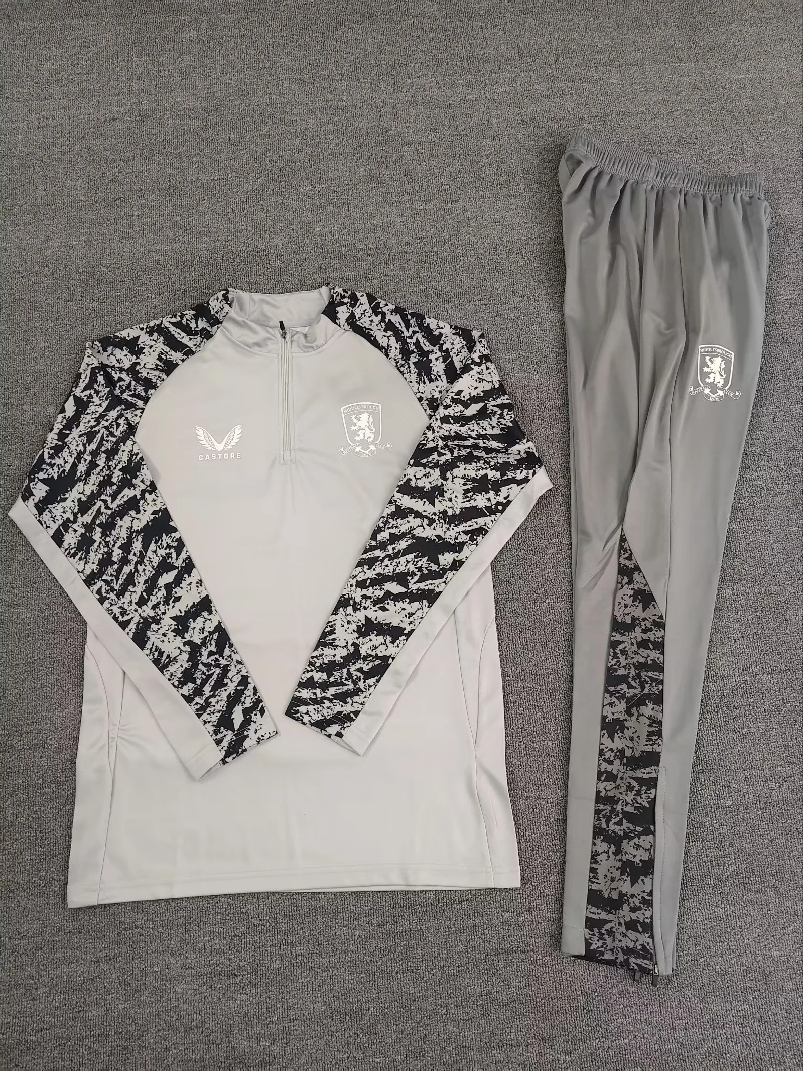 aa8e49f5e47ef4231a9d0d5fe781961d.webp 2025/2026 Middlesbrough Half-Pull Training Wear Football Shirt - Image 1