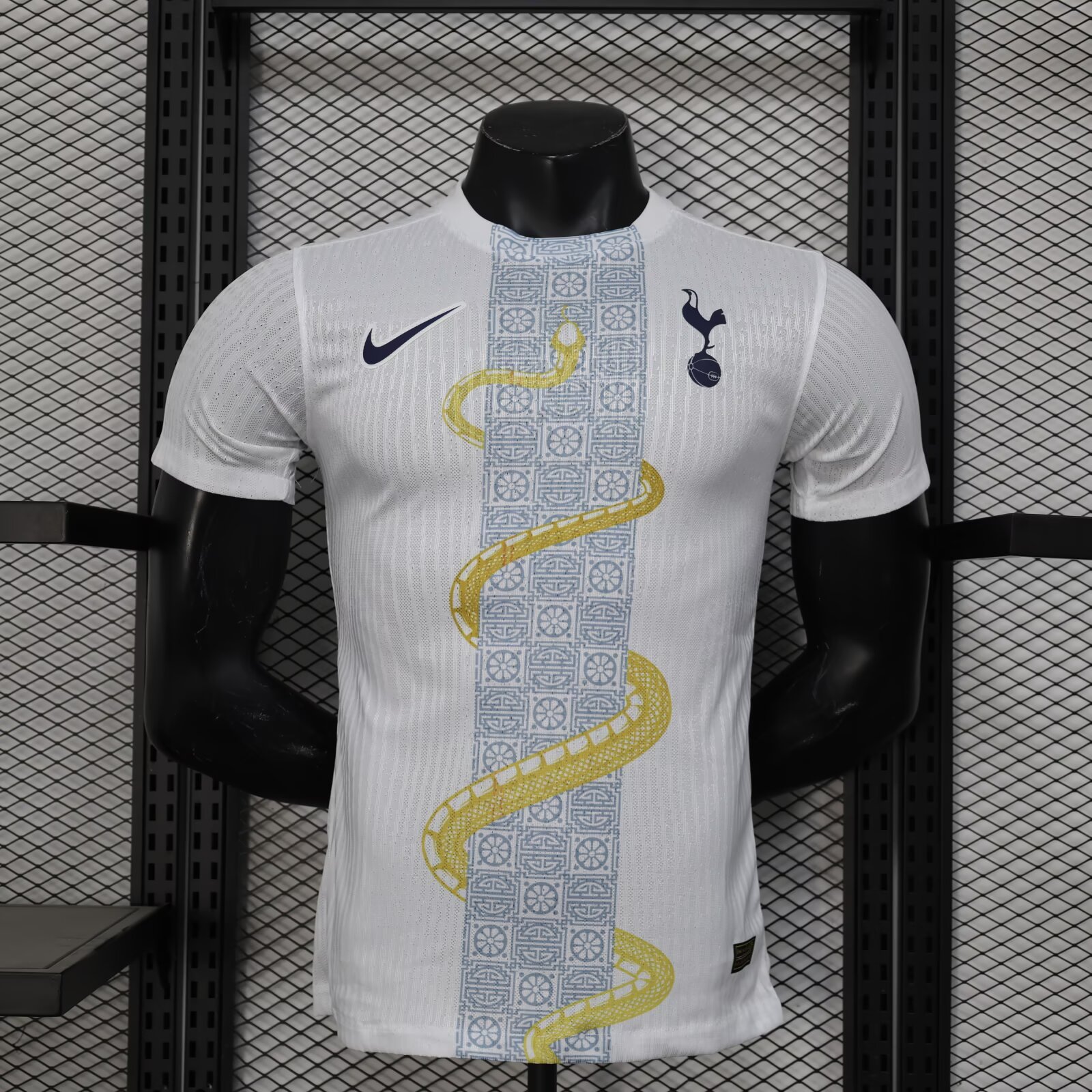ac0a42dc4e10dd5e09d0cbd1c6fa5111.jpg 2024/2025 Player Version Tottenham Hotspur Pre-Match Chinese New Year Football Shirt 1:1 Thai Quality - Image 1