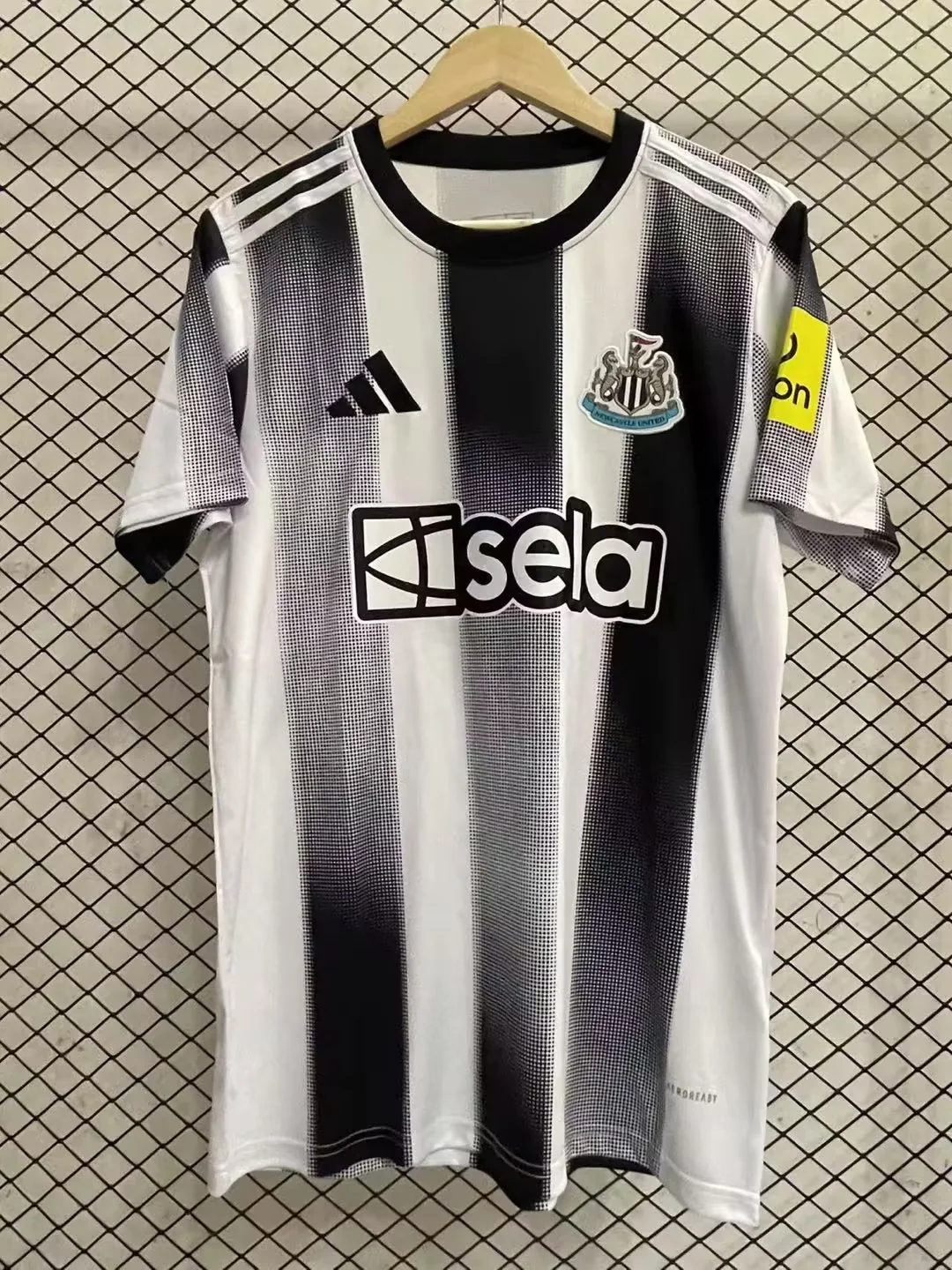af320650c3869e9200e885d9a0bf5a5f.webp 2025/2026 Newcastle United Home Football Shirt 1:1 Thai Quality - Image 1
