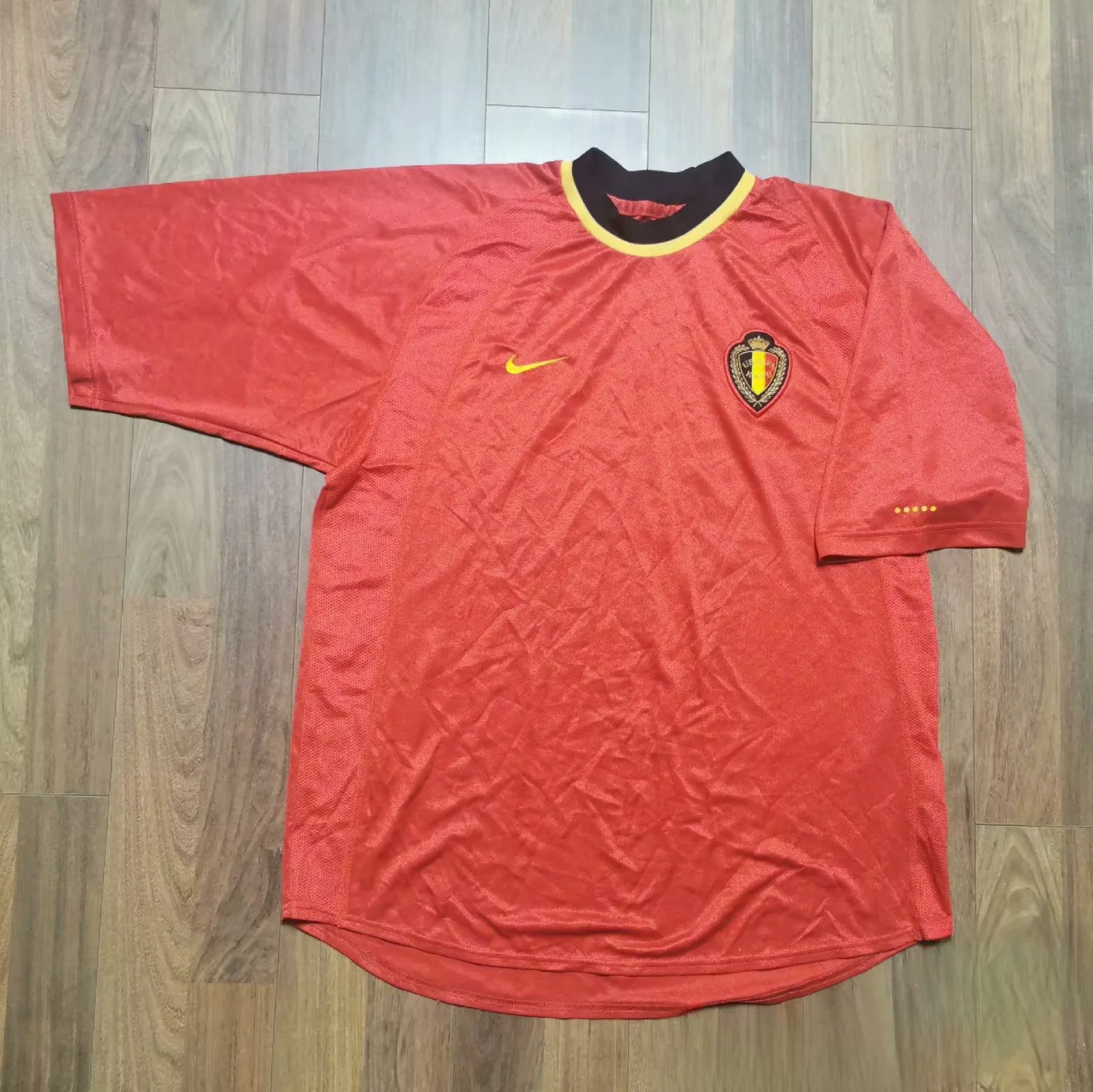 afc572e89b1ed37ca834d7b8bf9e7ee2.webp 2000 Retro Belgium Home Football Shirt 1:1 Thai Quality - Image 1