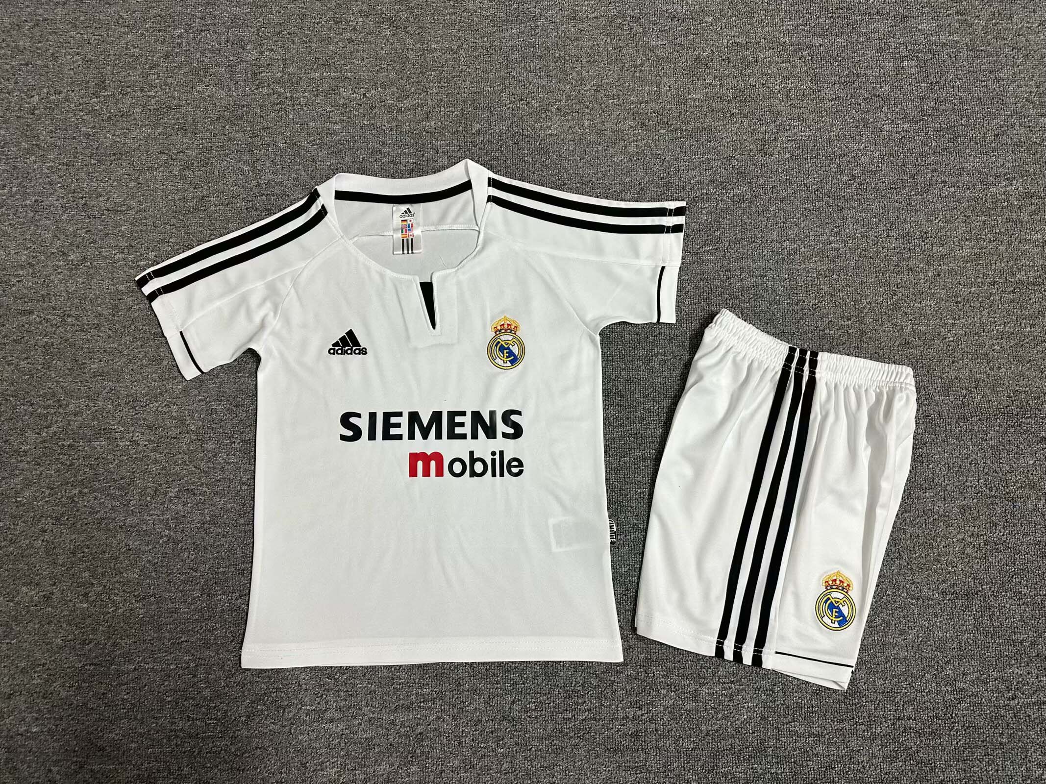 b54d95ac260b76e9655c281ae5aaae70.jpg 2003/2004 Retro Real Madrid Home Football Shirt Kids Size 1:1 Thai Quality - Image 1