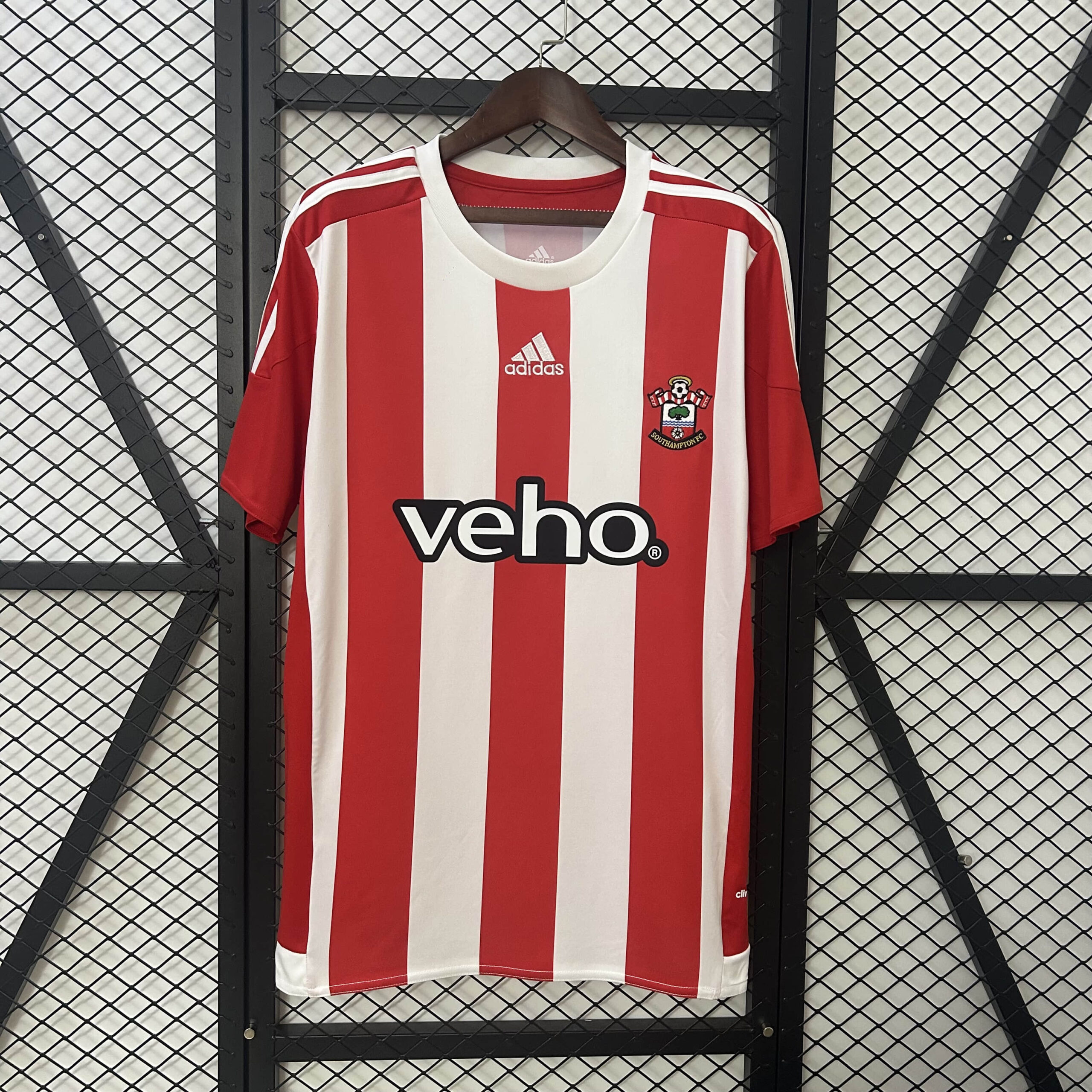 b9991acace58478c063d8cd23ec490ce.jpg 2015/2016 Retro Southampton Home Football Shirt 1:1 Thai Quality - Image 1