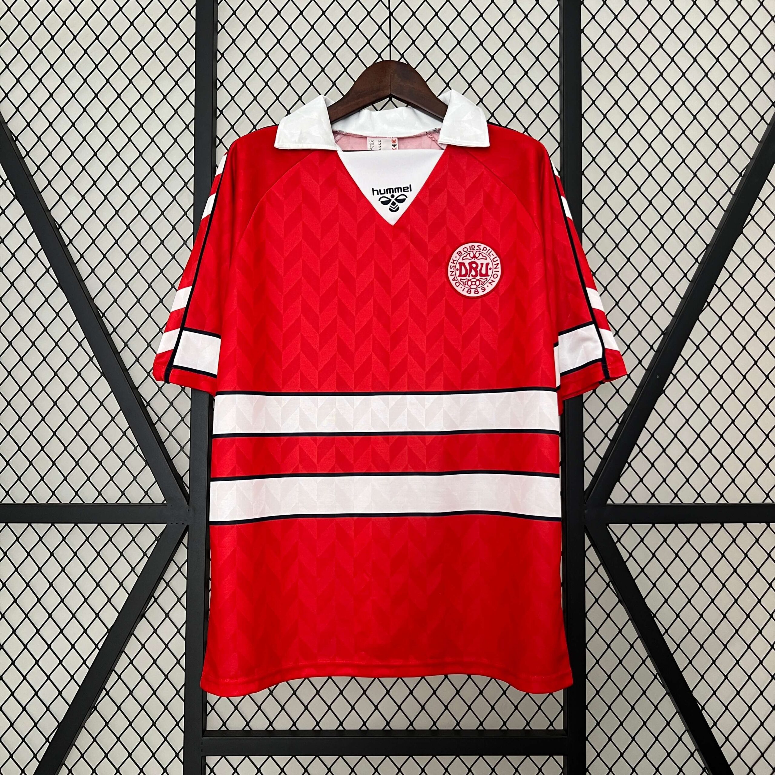 b9ceb480e66178dc7fcd746bd2321a2e.jpg 1988 Retro Denmark Home Football Shirt 1:1 Thai Quality - Image 1