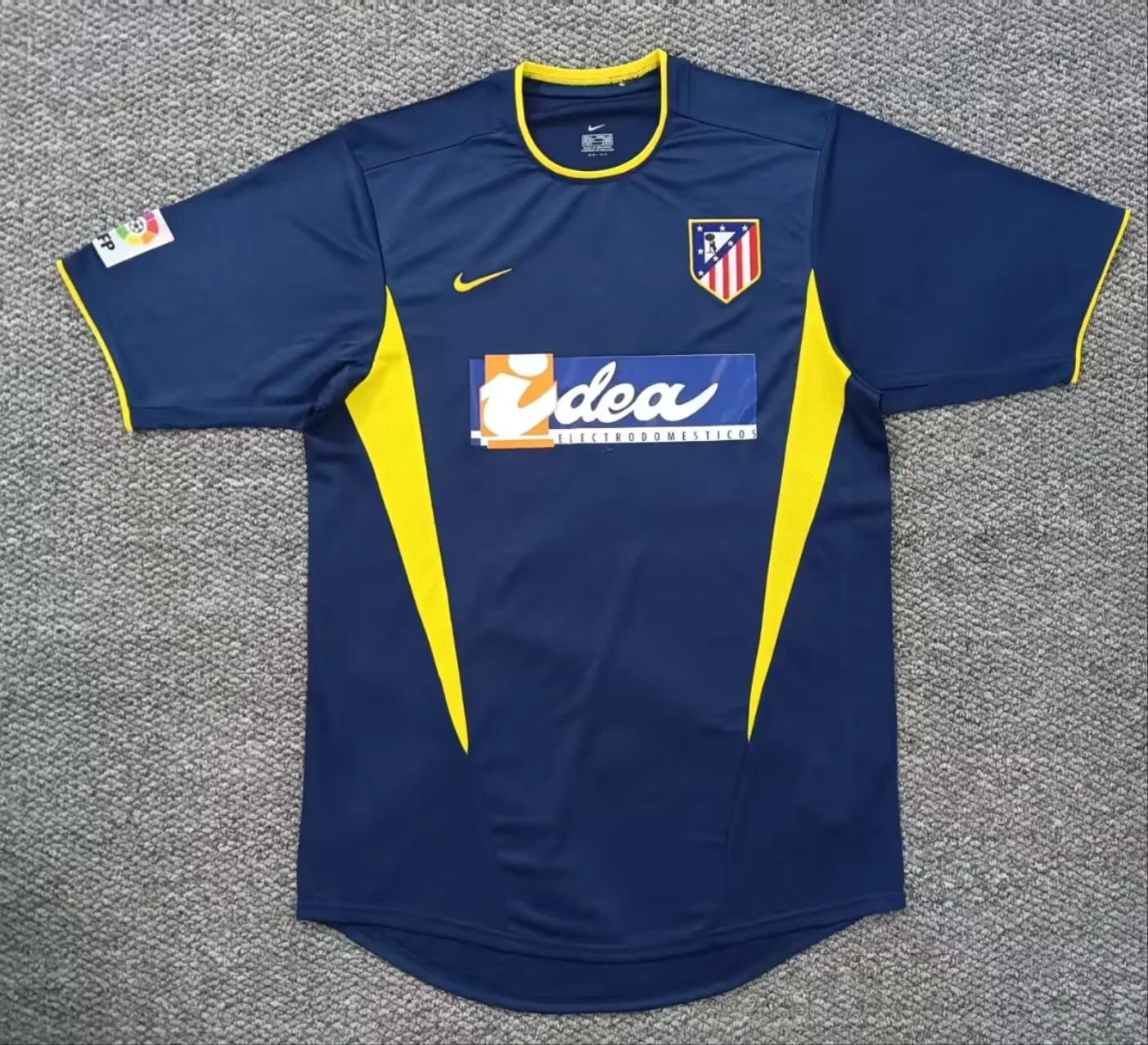 c3c662d73d991d9f819b10f4b9e638f1.webp 2002/2003 Retro Atletico Madrid Away Football Shirt 1:1 Thai Quality - Image 1