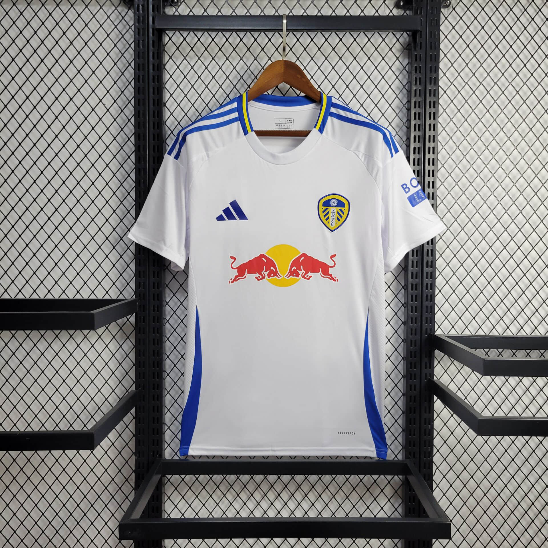 c6dd96fa025583b5013f1ffaeb1c185e.jpg 2024/2025 Leeds United Home Football Shirt 1:1 Thai Quality - Image 1