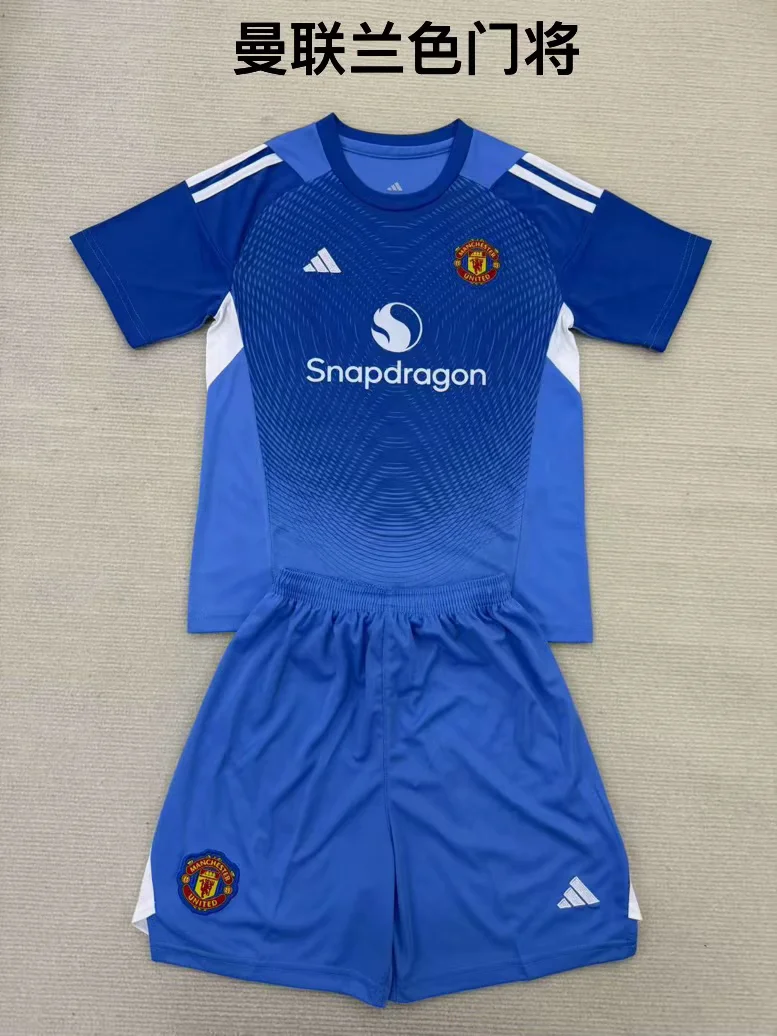 c7b221289cd7e5ae8ebd4b9d122d0dd7.webp 2025/2026 Manchester United Goalkeeper Football Shirt Kids Size 1:1 Thai Quality - Image 1