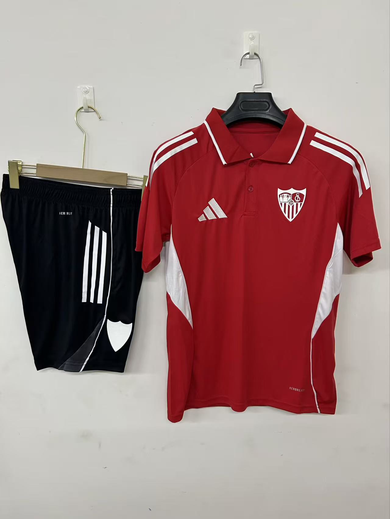 c8c3a477e17b8bbf990eed55c471d378.jpg 2025/26 Sevilla Red Training suit Football 1:1 Thai Quality - Image 1