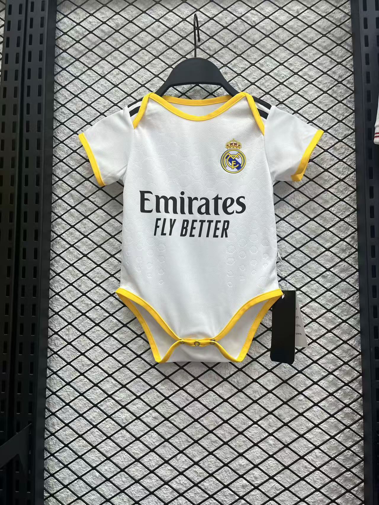 cad87ac3aea22653c7bfbe919f3af574.jpg 2025/2026 Real Madrid Home Football Shirt Baby Size 1:1 Thai Quality - Image 1
