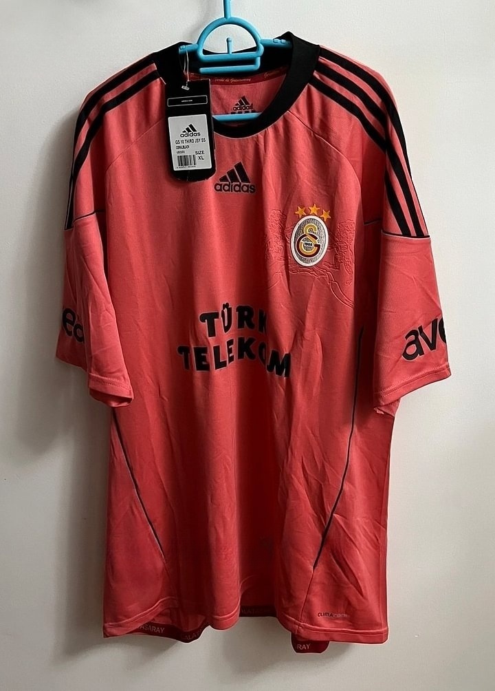 cdeb68918f0d8e6c8fd5422e3f332c02.jpeg 2010/2011 Retro Galatasaray Third Away Football Shirt 1:1 Thai Quality - Image 1