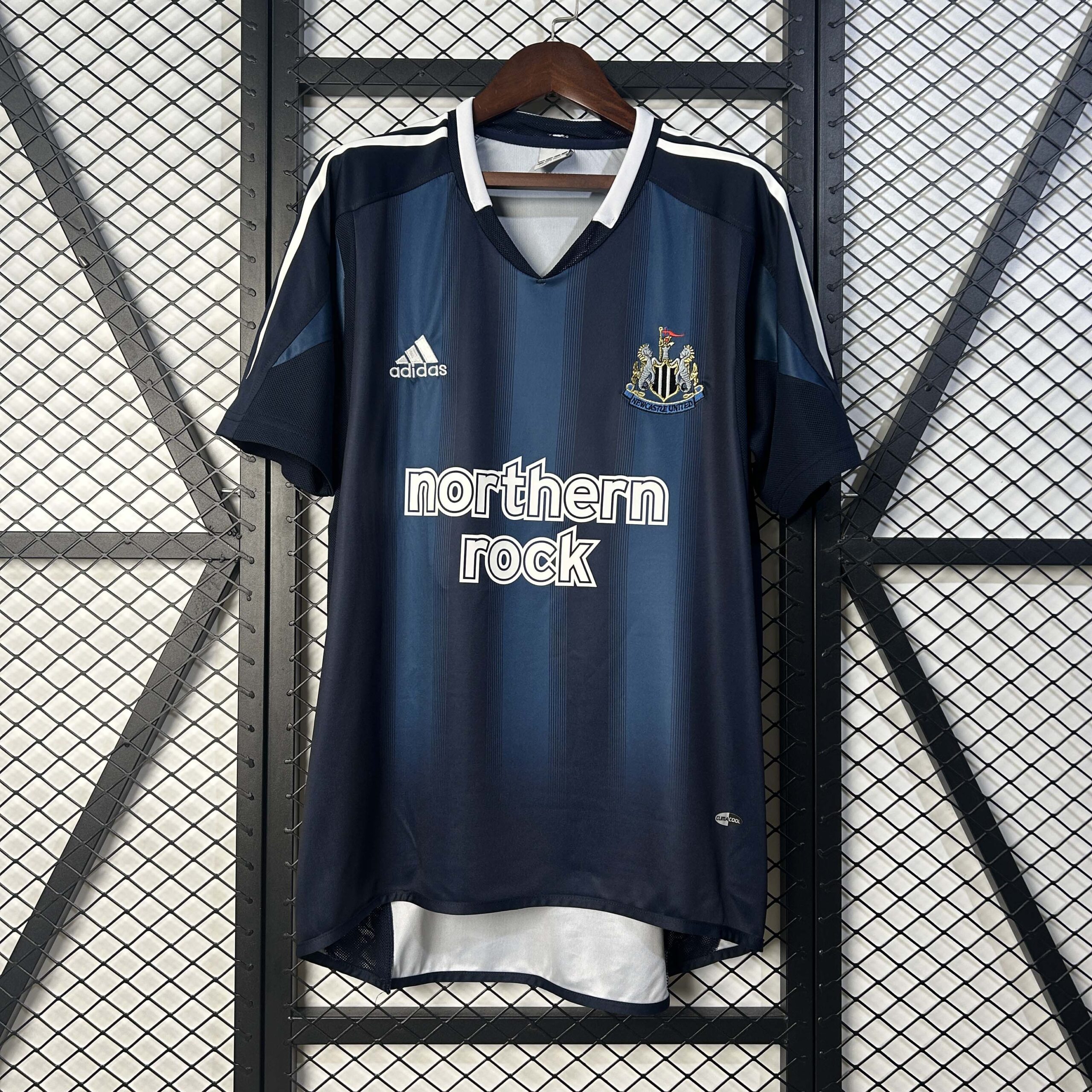 d30f6f3ff71e26d8e310559655af37a8.jpg 2004/2005 Retro Newcastle United Away Football Shirt 1:1 Thai Quality - Image 1