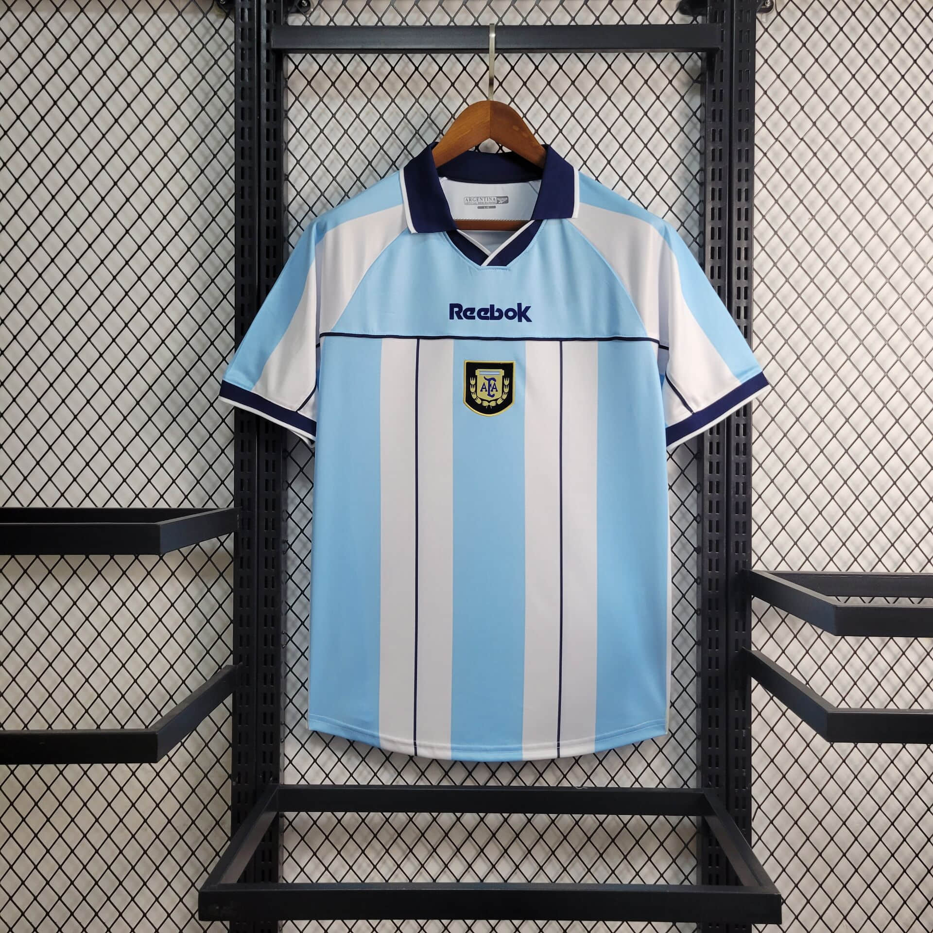 d61ca0f5dc18cc1fa1eee06a302e2a47.jpg 2001 Retro Argentina Home Football Shirt 1:1 Thai Quality - Image 1