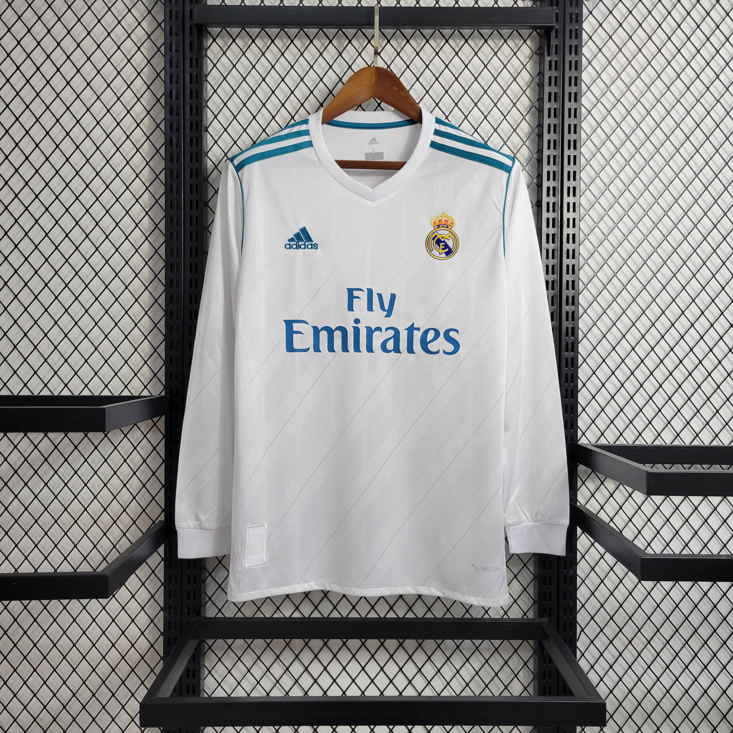 d785b889b68a89b4ccd6c2a21e1e4311.jpeg 2017/2018 Retro Long Sleeve Real Madrid Home Football Shirt 1:1 Thai Quality - Image 1