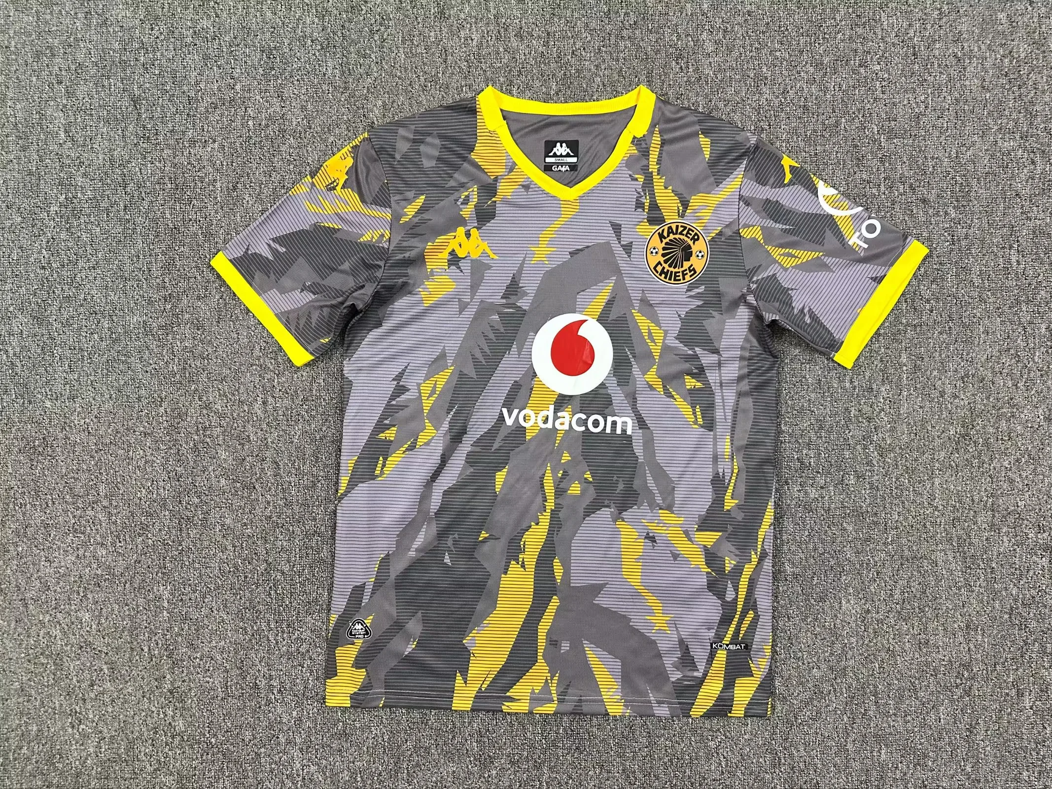 dc6e17d2955eb797fb465d11a3b752e7.webp 2025/2026 Kaizer Chiefs Away Football Shirt 1:1 Thai Quality - Image 1