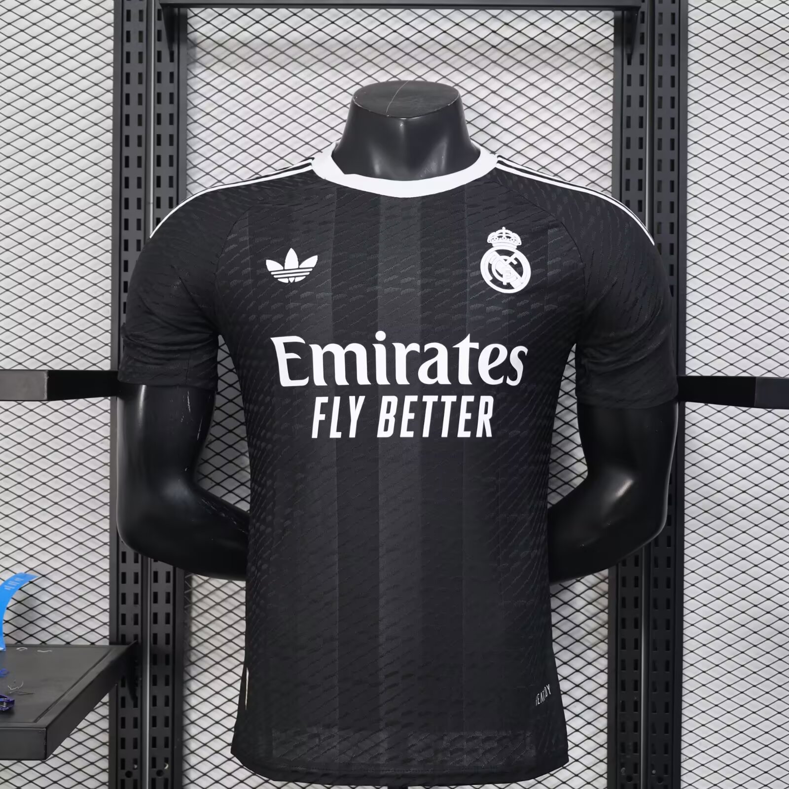 e15bc59402d6e64a732c755f81fde6cc.jpg 2025/2026 Player Version Real Madrid Goalkeeper Football Shirt 1:1 Thai Quality - Image 1