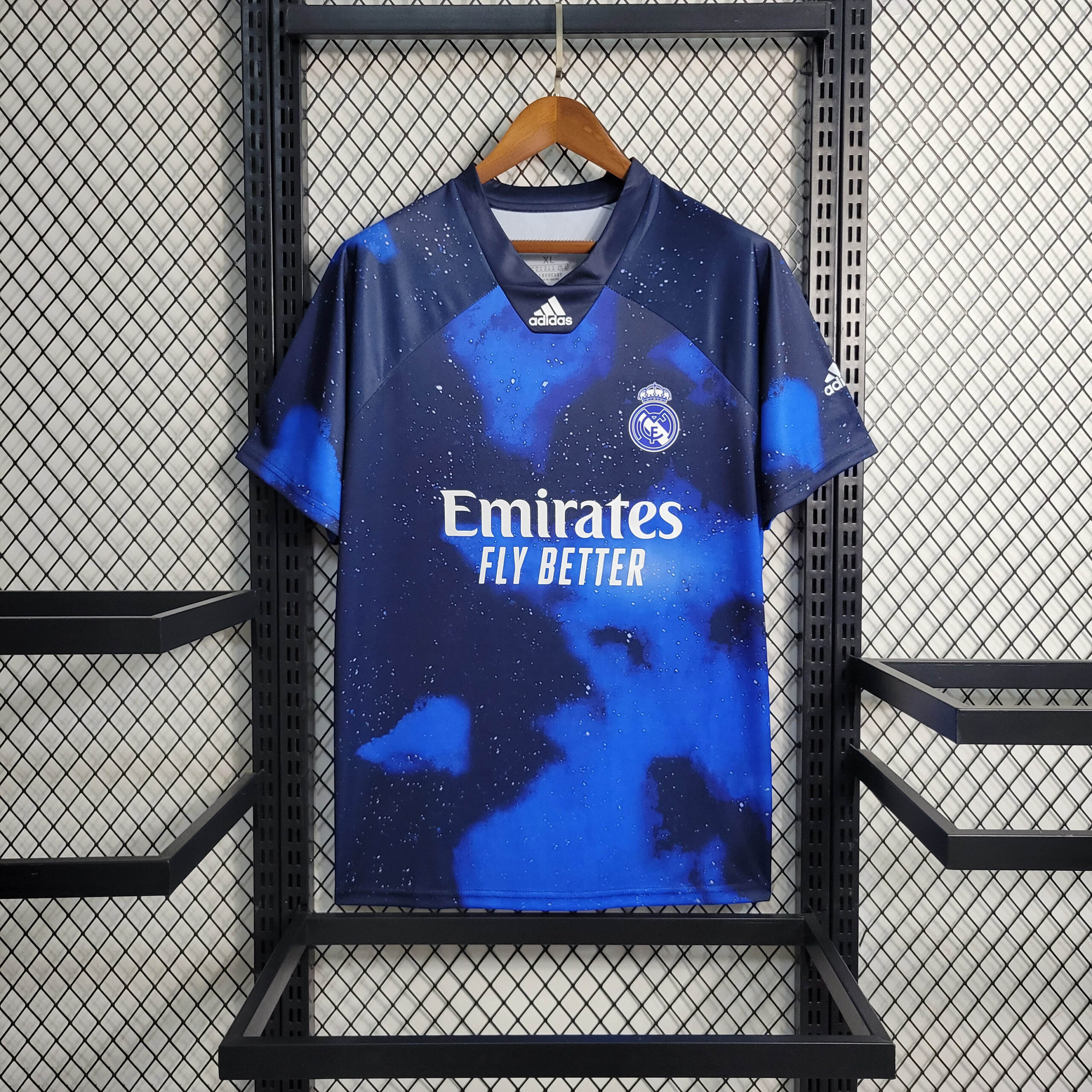 e1f998a4e10c198af7e03820af410ff2.jpeg 2018/2019 Retro Real Madrid All-Sky Star Football Shirt 1:1 Thai Quality - Image 1