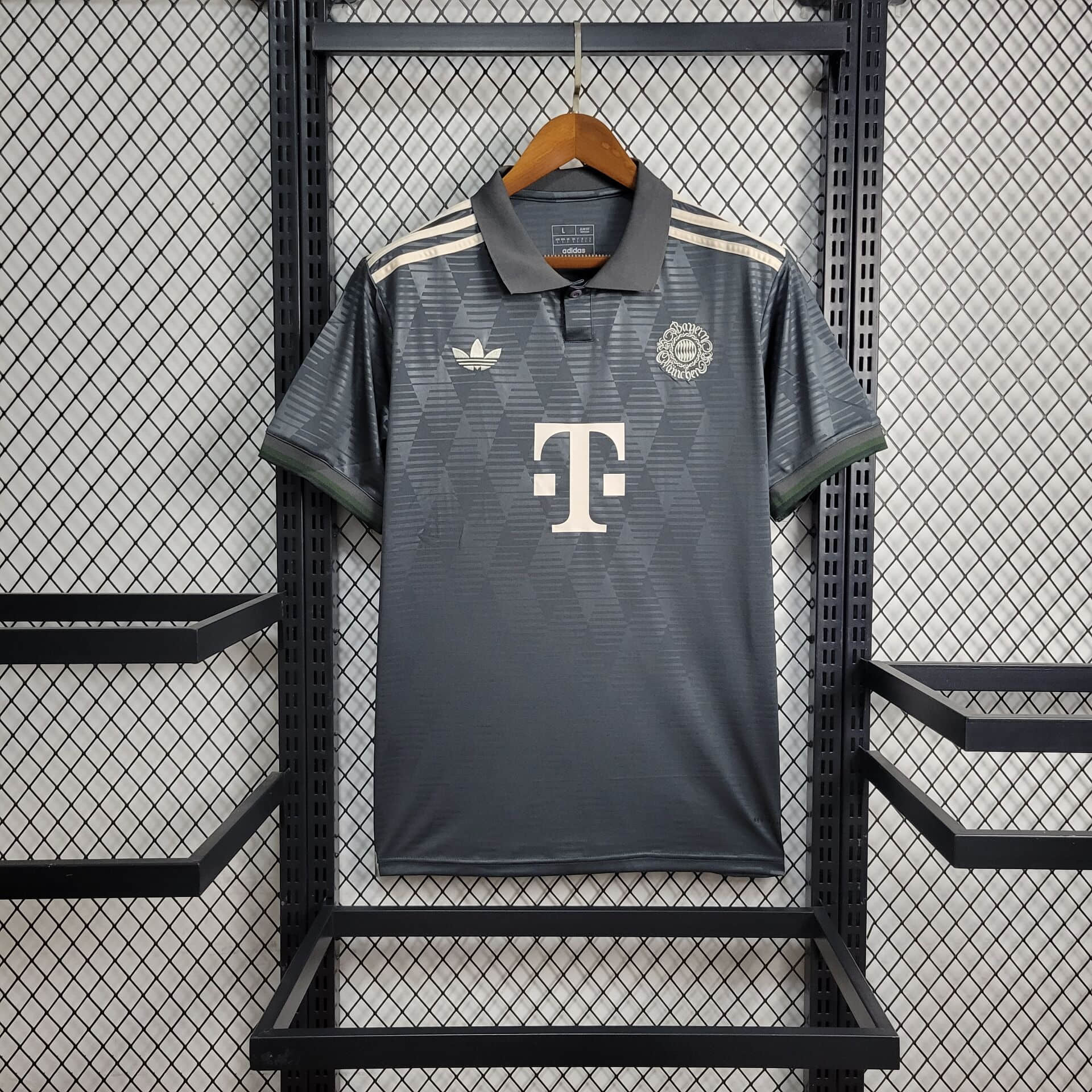 e44e09390591a0487efe60d9301852d3.jpg 2024/2025 Bayern Munchen Beer Version Football Shirt 1:1 Thai Quality - Image 1