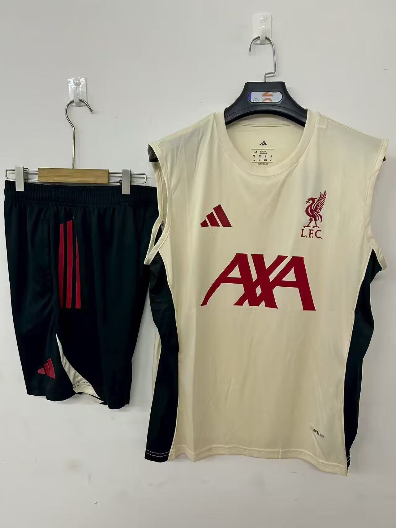 e4c2c036e921e58e8ad36959f4085fe8.jpg 2025/2026 Liverpool Vest Training suit Football Shirt 1:1 Thai Quality - Image 1