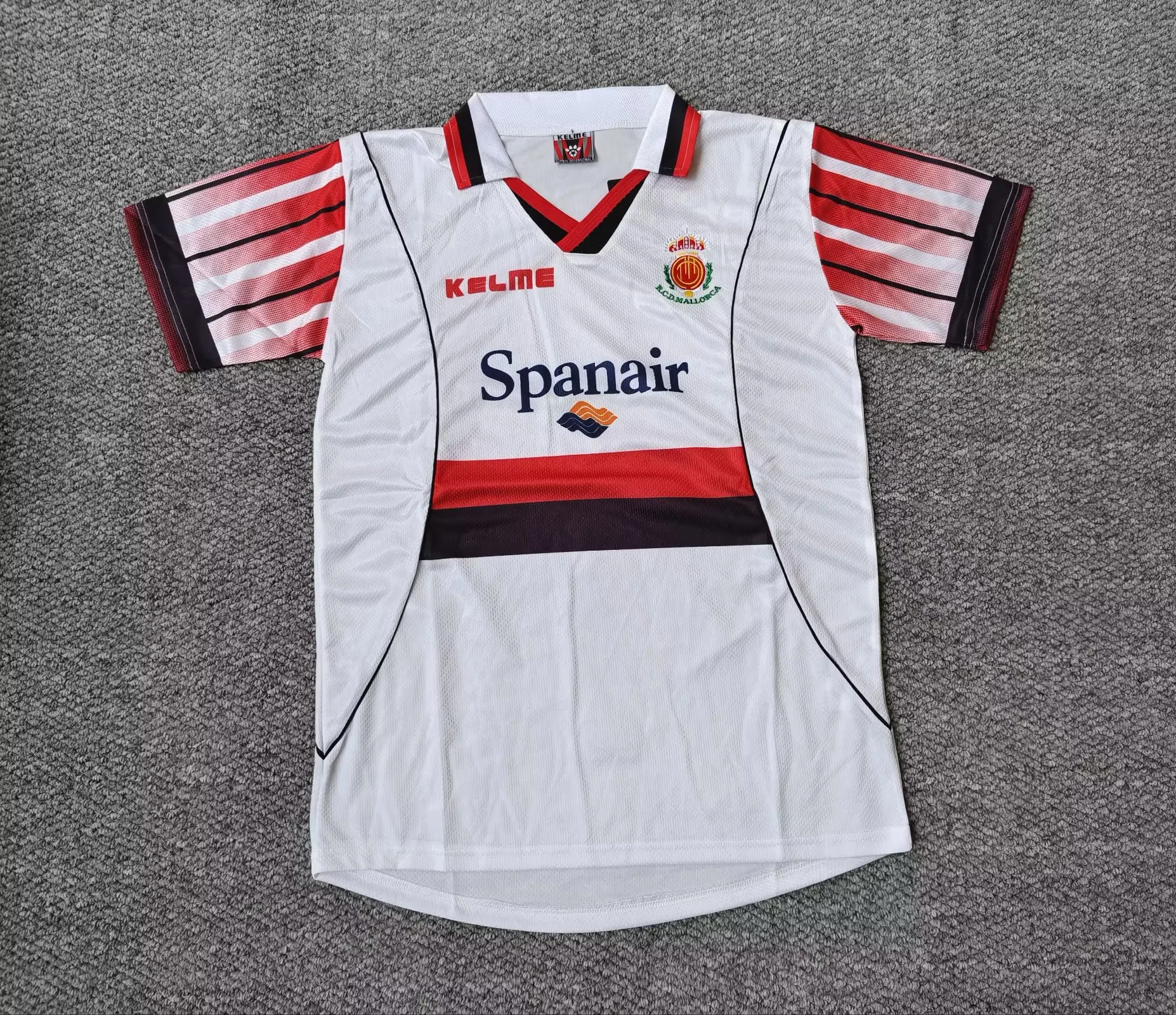 e6cf086d8004f28639c162a7c6b393ab.webp 1997/1999 Retro RCD Mallorca Away Football Shirt 1:1 Thai Quality - Image 1