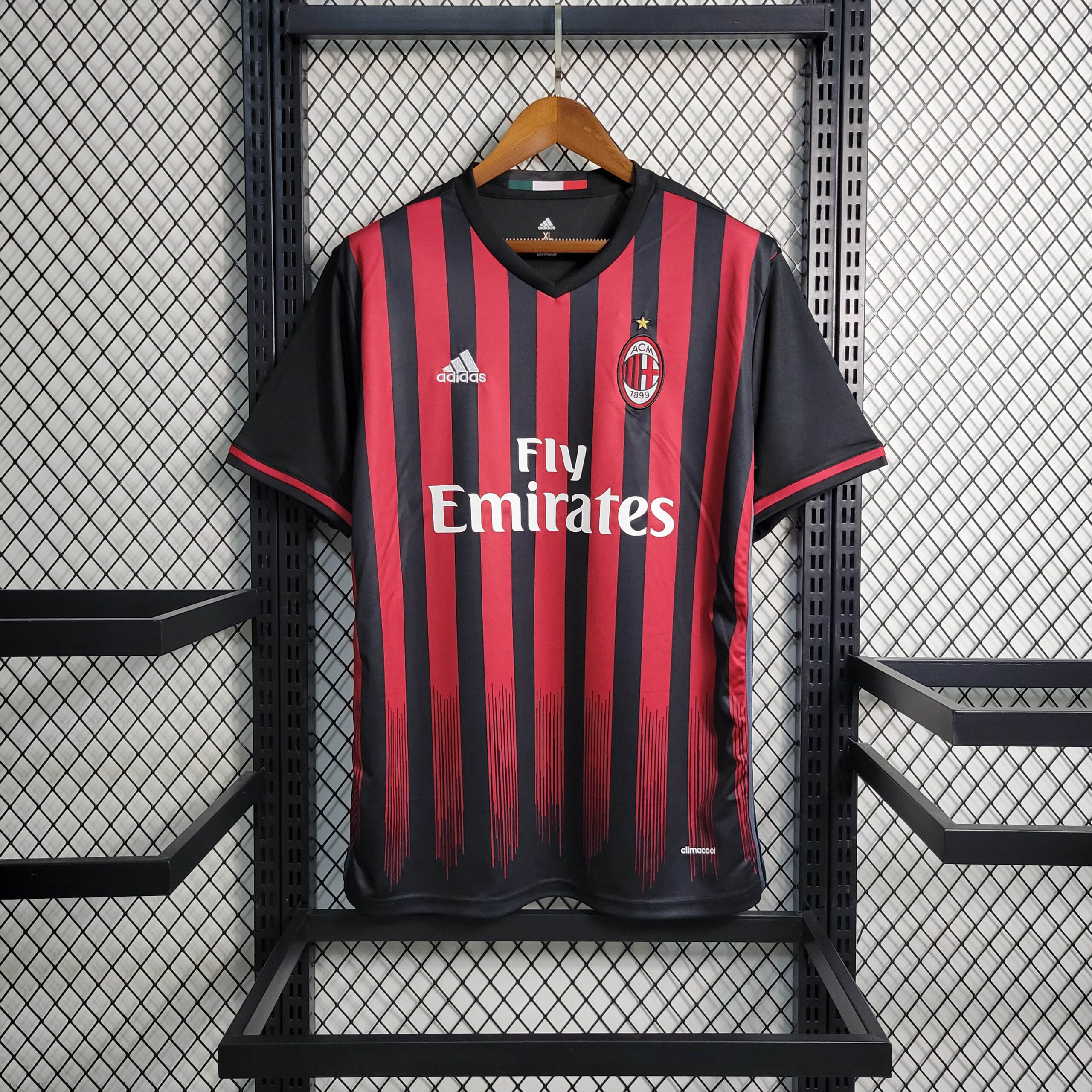 e9bad99c7fc0e363efcc52b91ef2a509.jpeg 2016/2017 Retro AC Milan Home Football Shirt 1:1 Thai Quality - Image 1