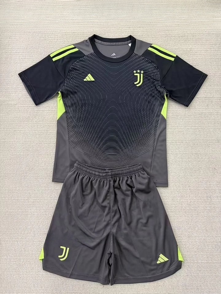 eba34facb11a7297a9d3e031c152d5e8.jpg 2025/2026 Juventus Goalkeeper Football Shirt Kids Size 1:1 Thai Quality - Image 1