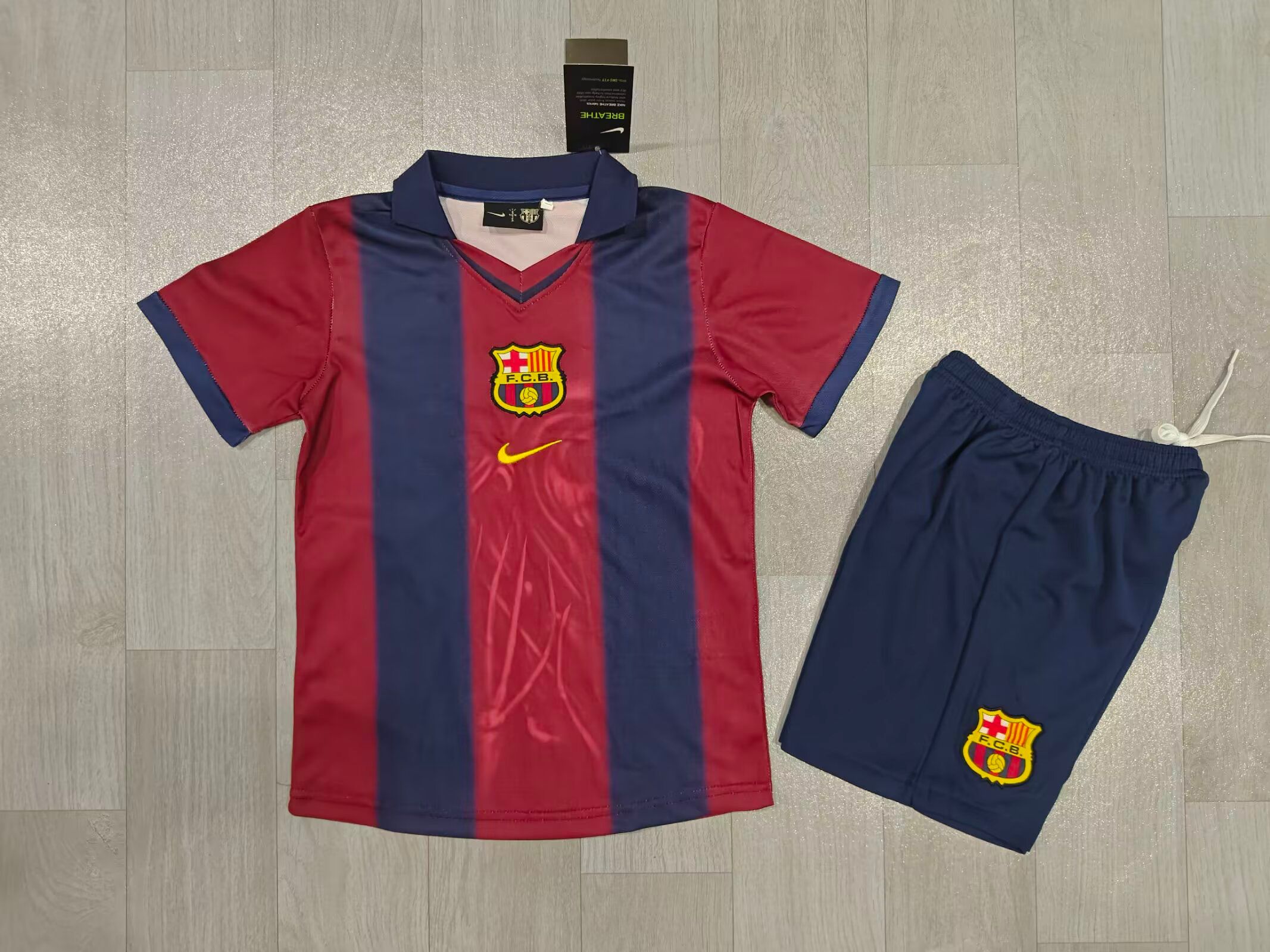 f1c5f00c936e8af6fd333bc8e5e58112.jpg 2000/2001 Barcelona Co-branded version Football Shirt Kids 1:1 Thai Quality - Image 1