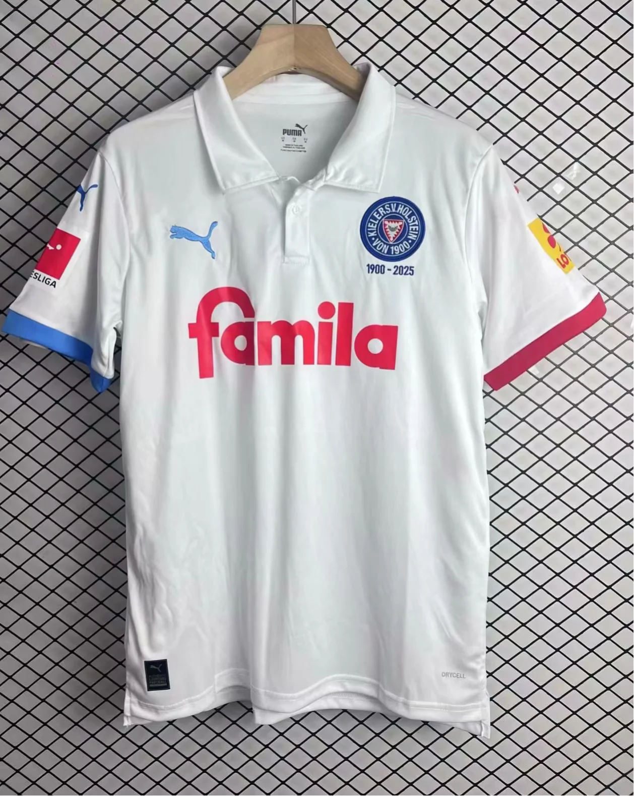 f3b85281ae54d6166884b067c3b49d3c.webp 2025/2026 Holstein Kiel Anniversary Football Shirt 1:1 Thai Quality - Image 1