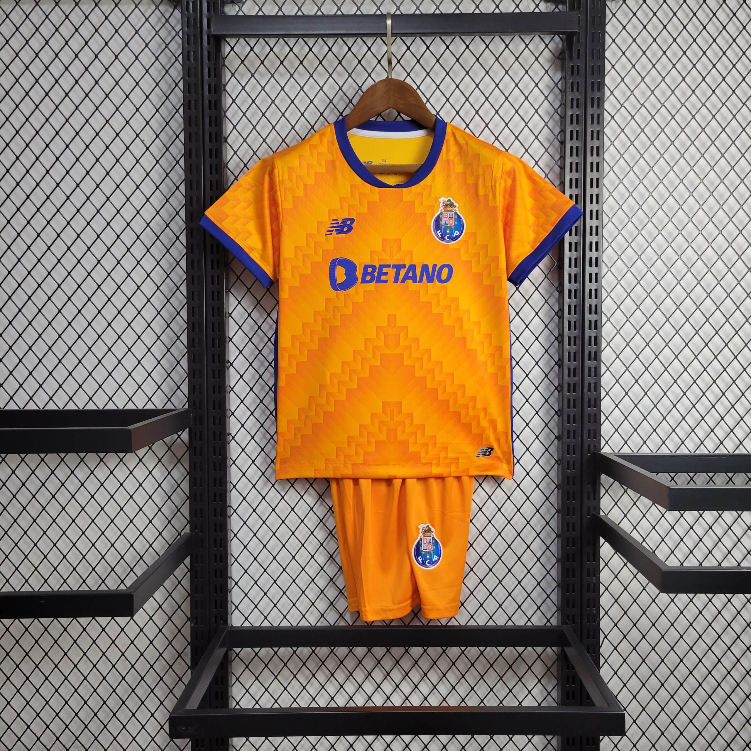 f3c7dd42c27c79207816cce486153fd1.jpg 2024/2025 FC Porto Away Football Shirt Kids Size 1:1 Thai Quality - Image 1