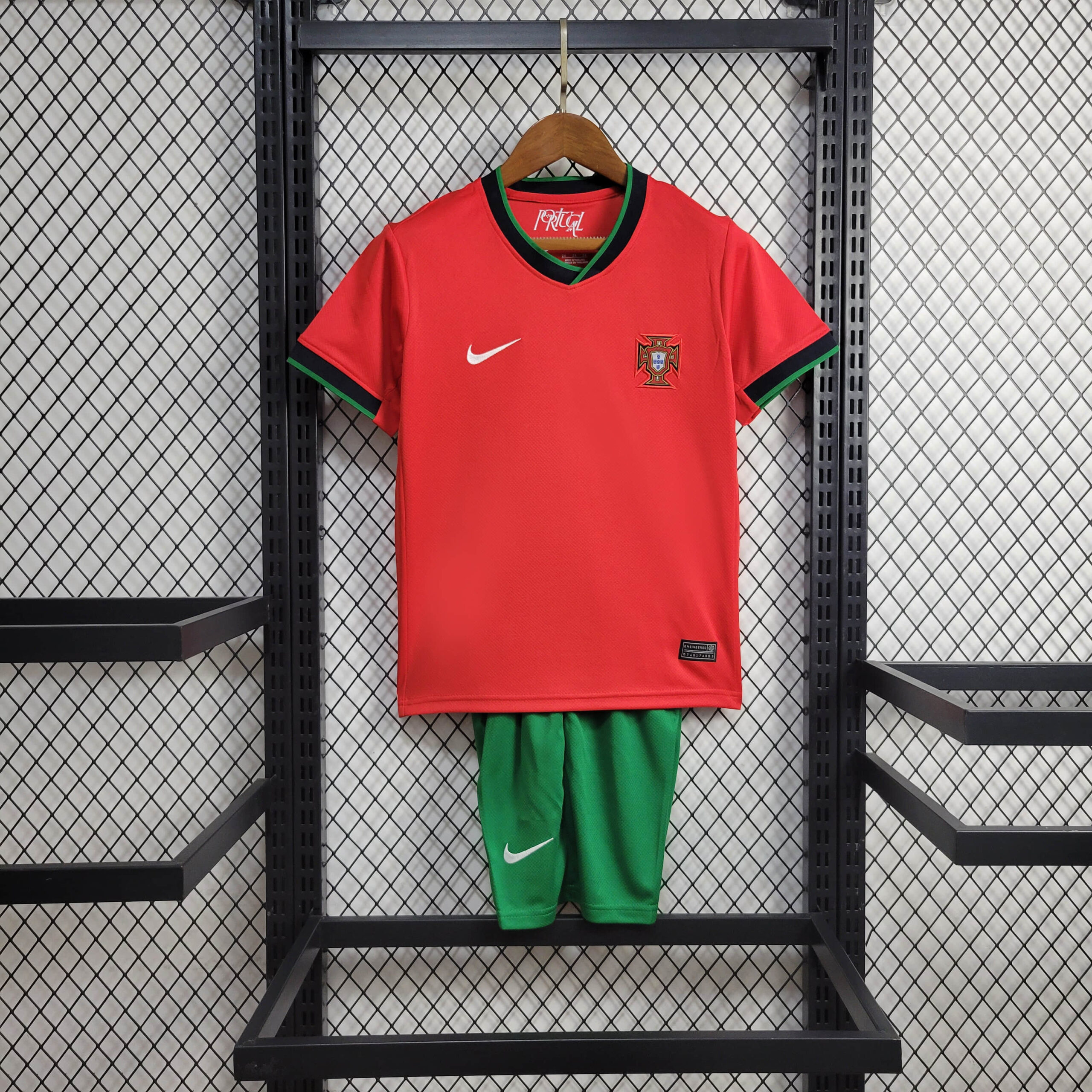 f66f5951da87513ce39bc01f50b03b98.jpg 2024 Portugal Home Football Shirt Kids Size 1:1 Thai Quality - Image 1