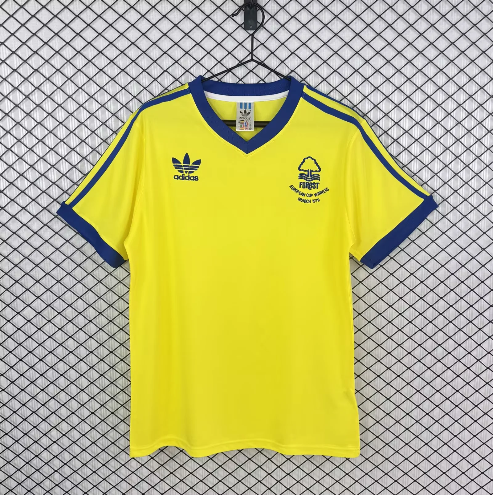 f9521d88873dd88e894f4786a47bb2b9.webp 1977/1980 Retro Nottingham Forest Away Football Shirt 1:1 Thai Quality - Image 1