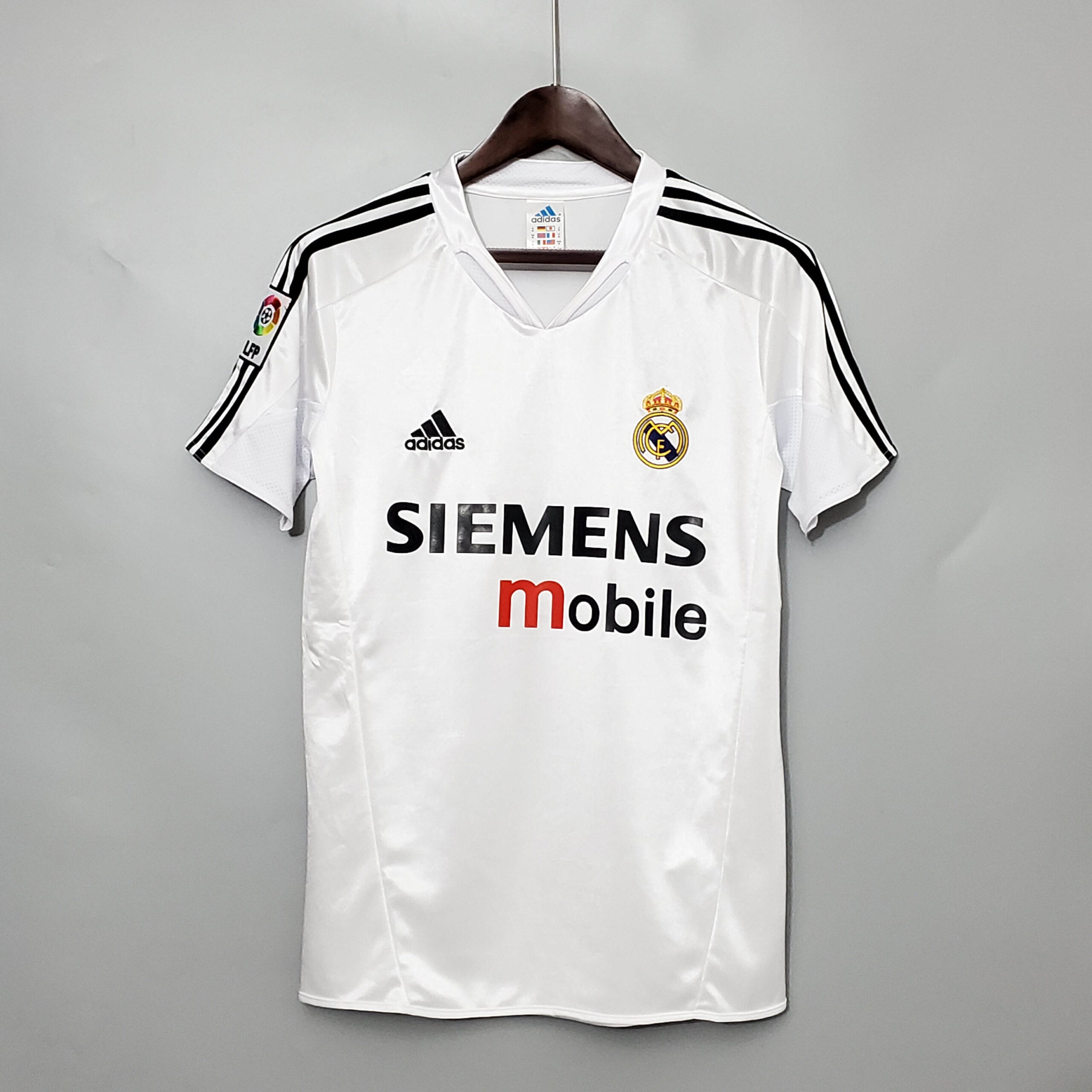 fd6af757675624cafbf234e00e9ca224.jpeg 2004/2005 Retro Real Madrid Home Football Shirt 1:1 Thai Quality - Image 1