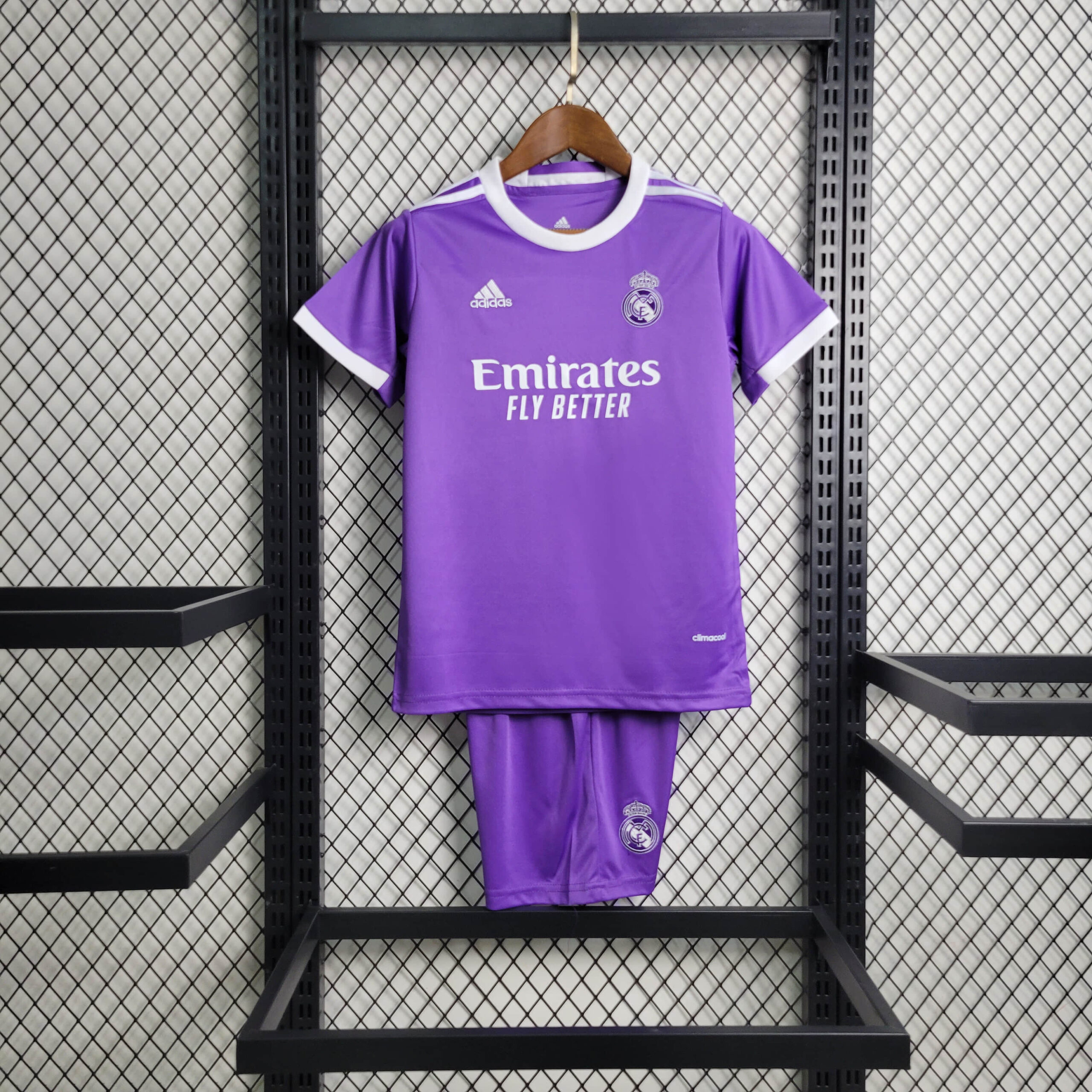 fe0f439bf4bd7319341681272df92ca0.jpeg 2017/2018 Retro Real Madrid Away Football Shirt Kids Size 1:1 Thai Quality - Image 1