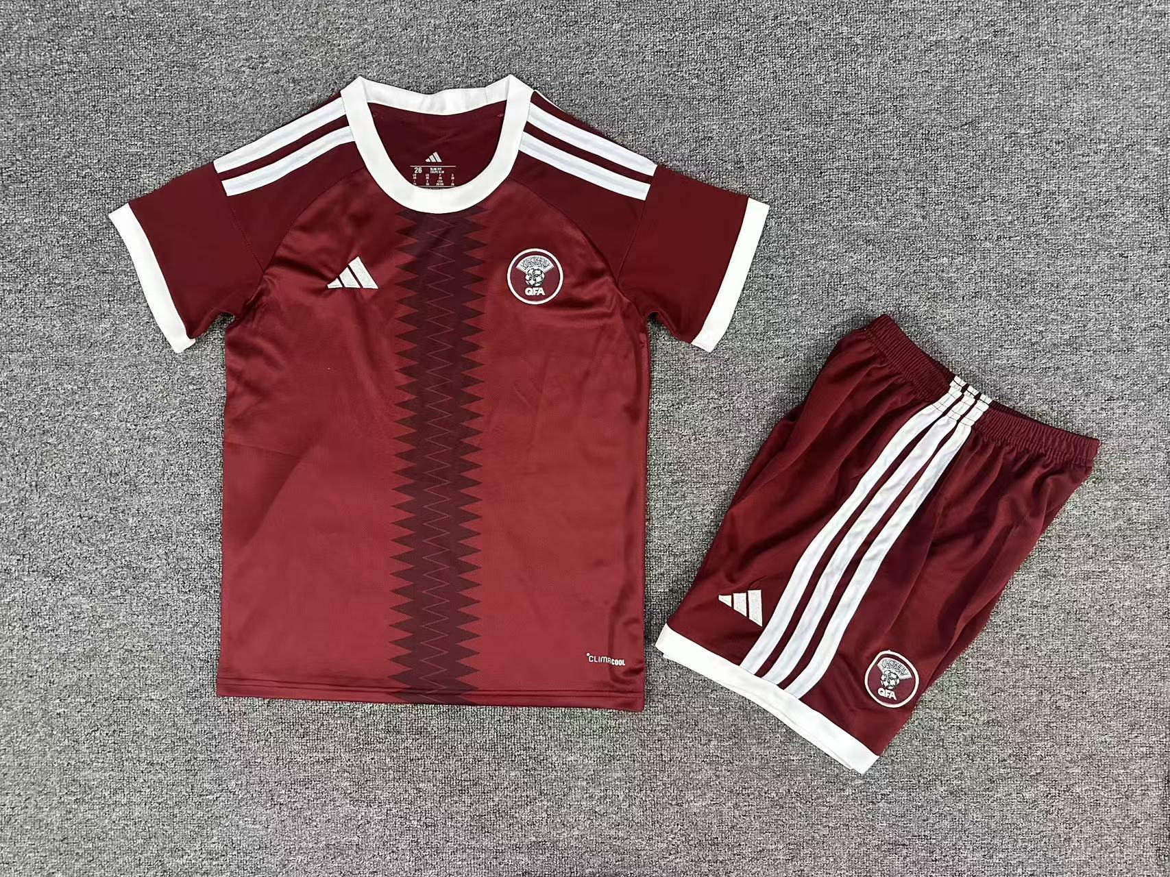 fe25e266075723387814fcebf7bd27d3.jpg 2026 Qatar Home Football Shirt Kids Size 1:1 Thai Quality - Image 1