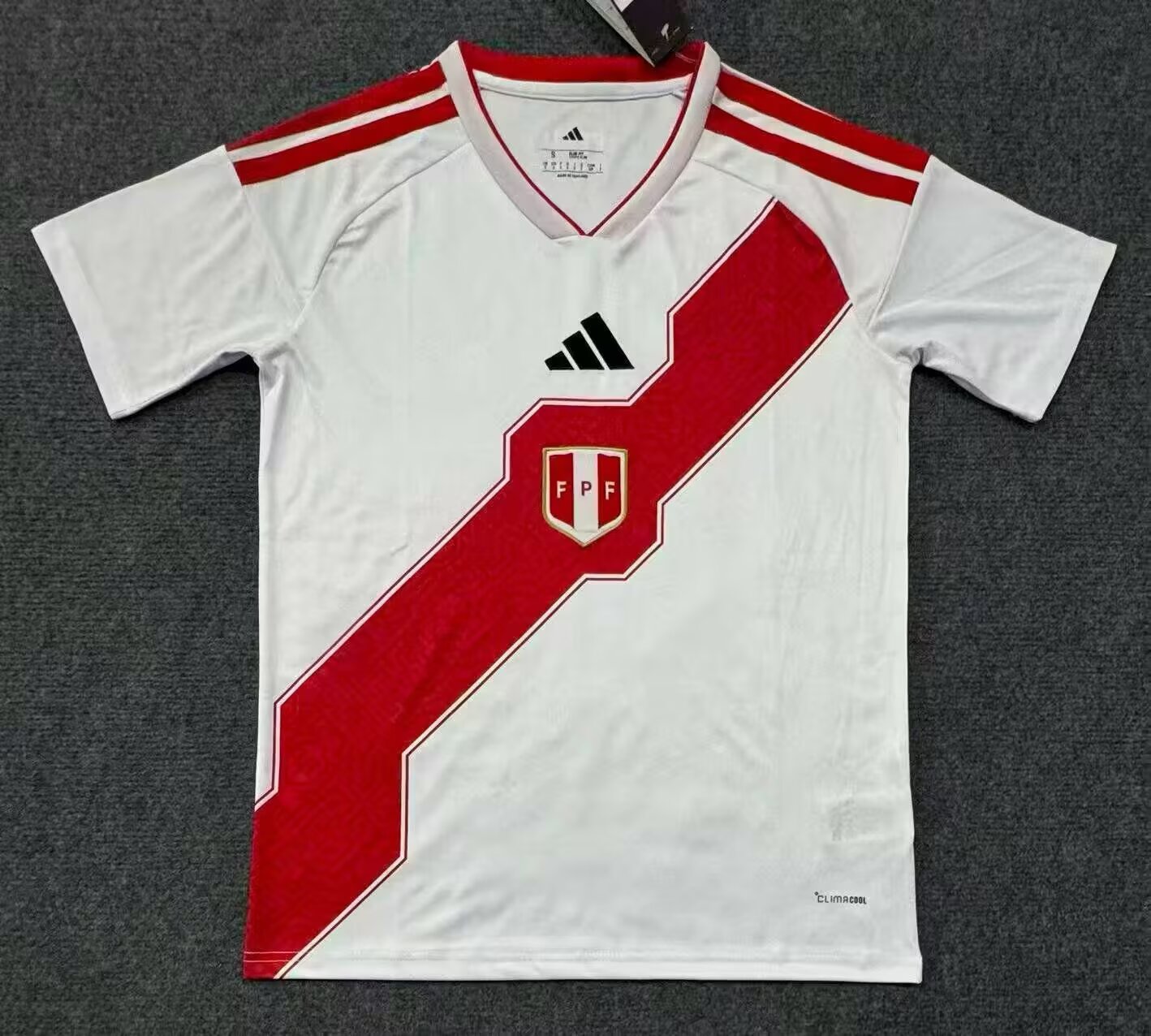 ff3bd605058cda7b7c9fd922d9d457ec.jpg 2026 Peru Home Football Shirt 1:1 Thai Quality - Image 1