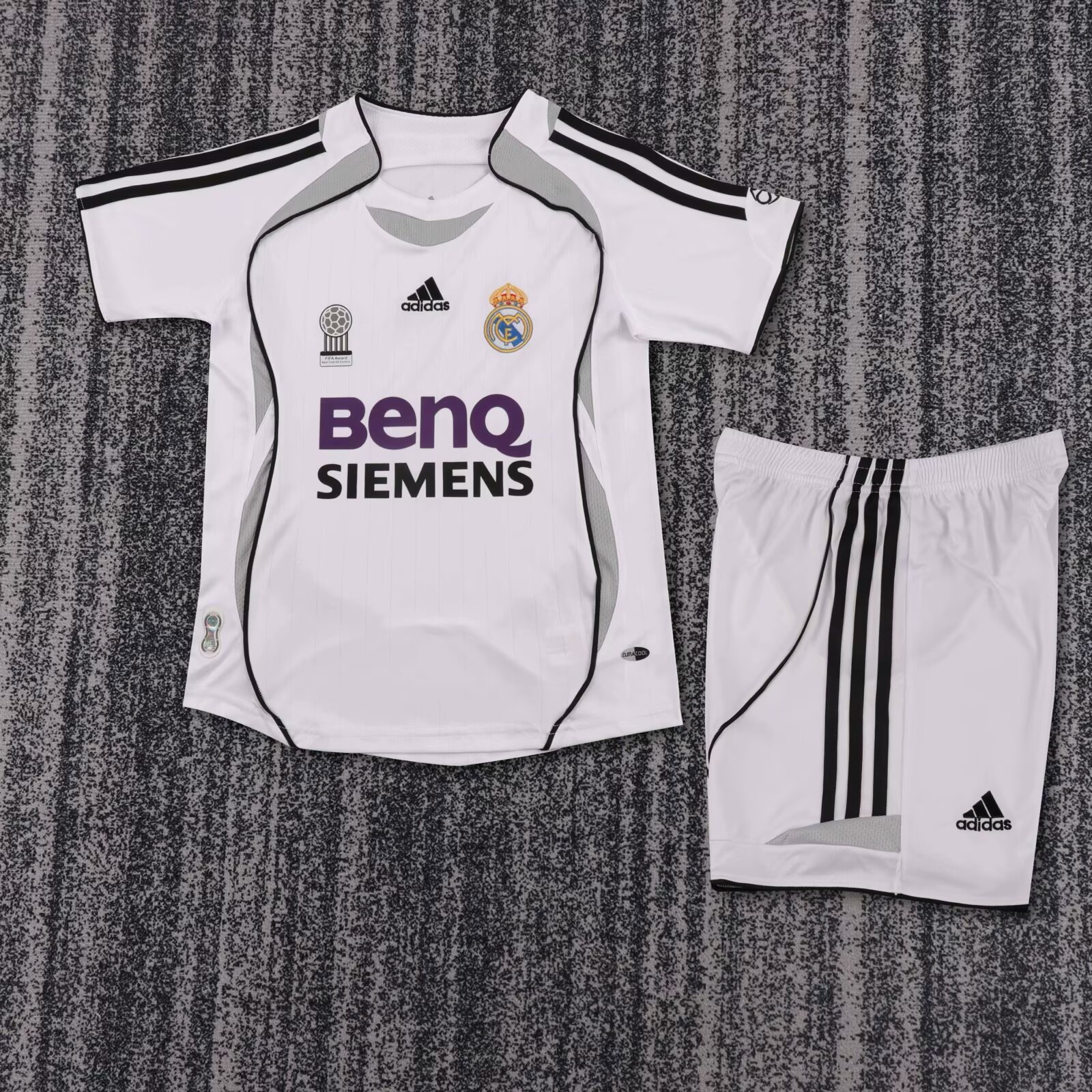 ffcd07a6661c0d88f70bc606e4a88931.jpg 2006/2007 Retro Real Madrid Home Football Shirt Kids Size 1:1 Thai Quality - Image 1